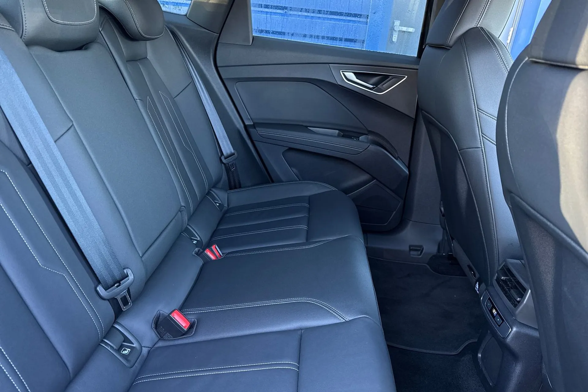 Audi Q4 thumbnail image number 22