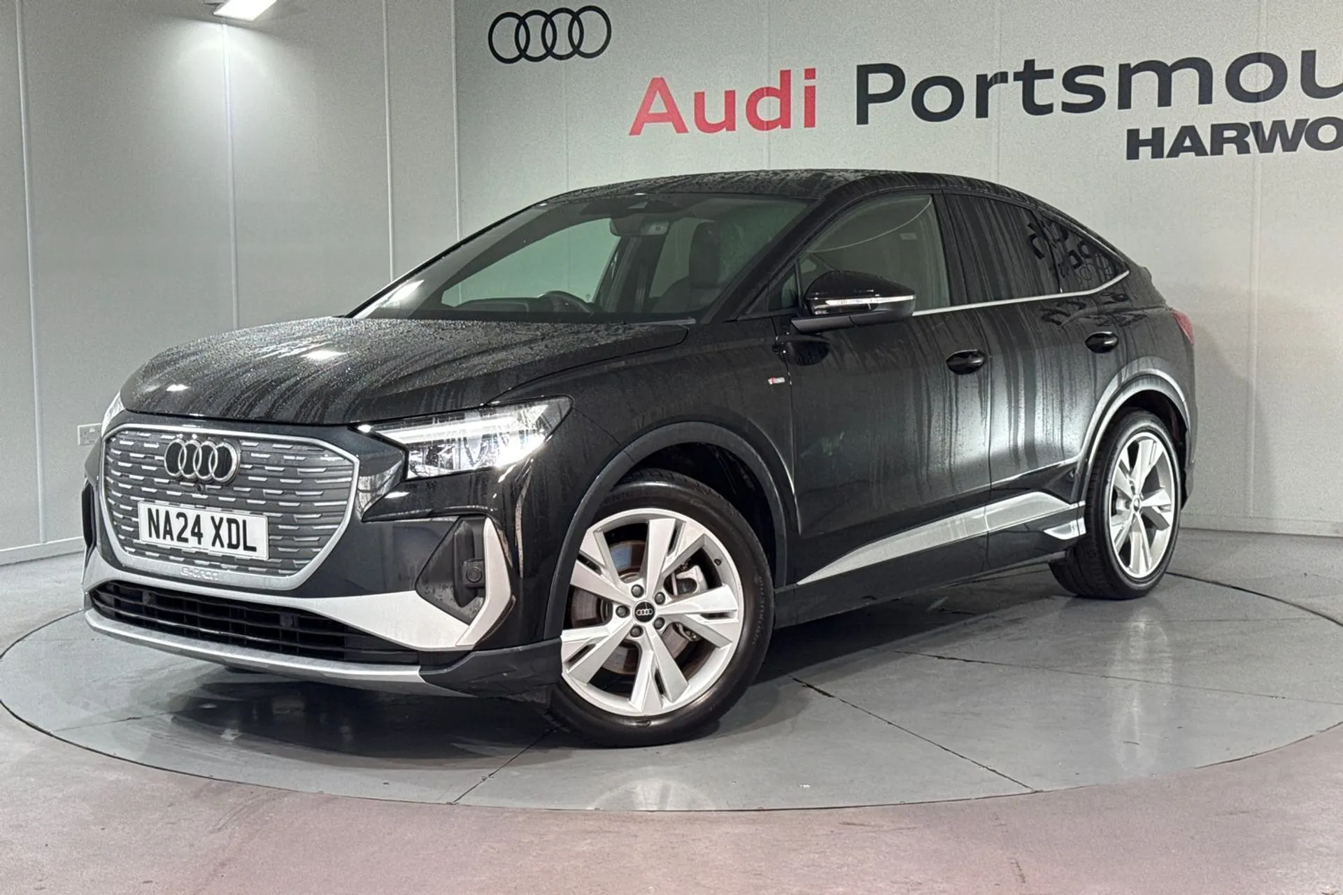 Audi Q4 thumbnail image number 11