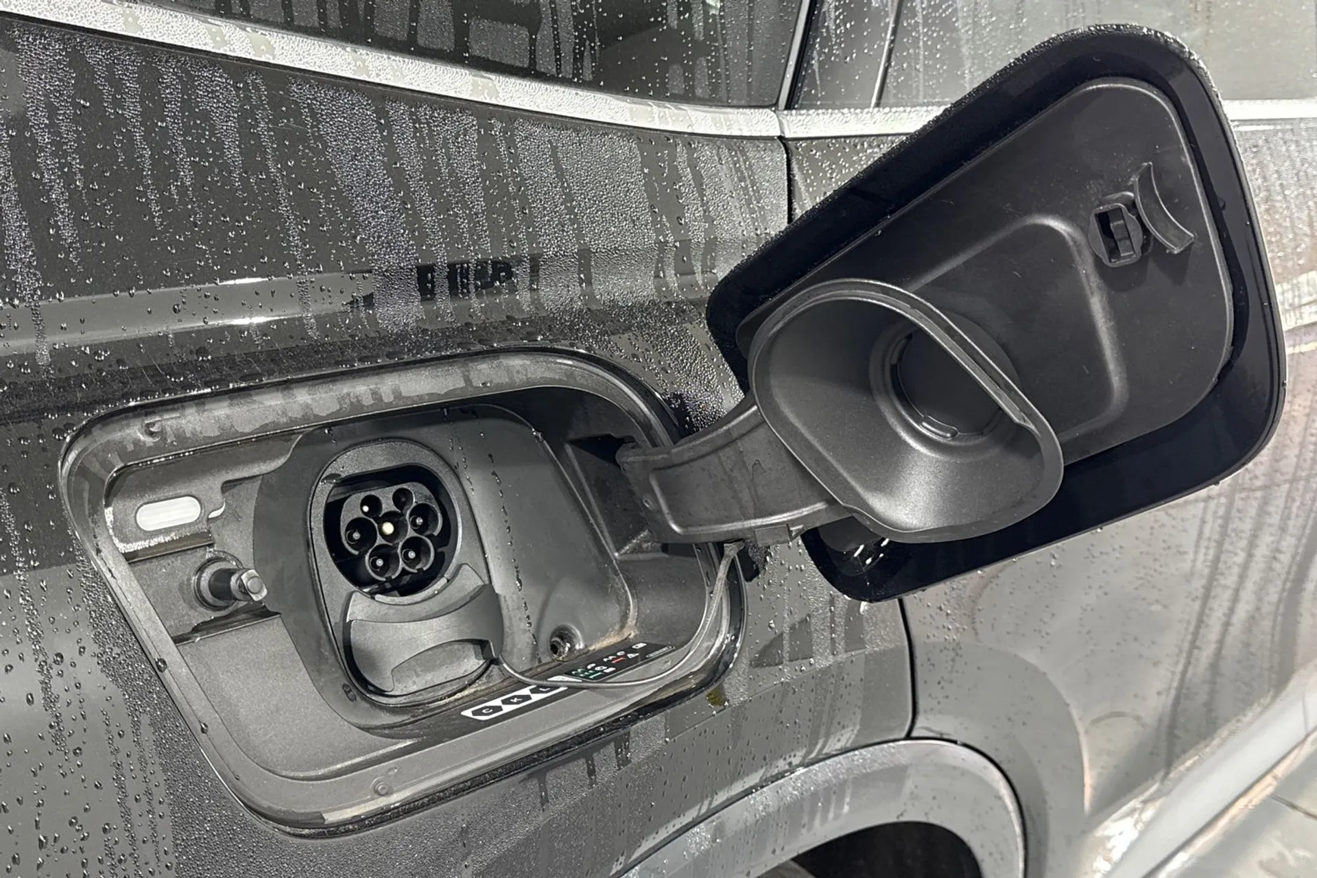 Audi Q4 thumbnail image number 18