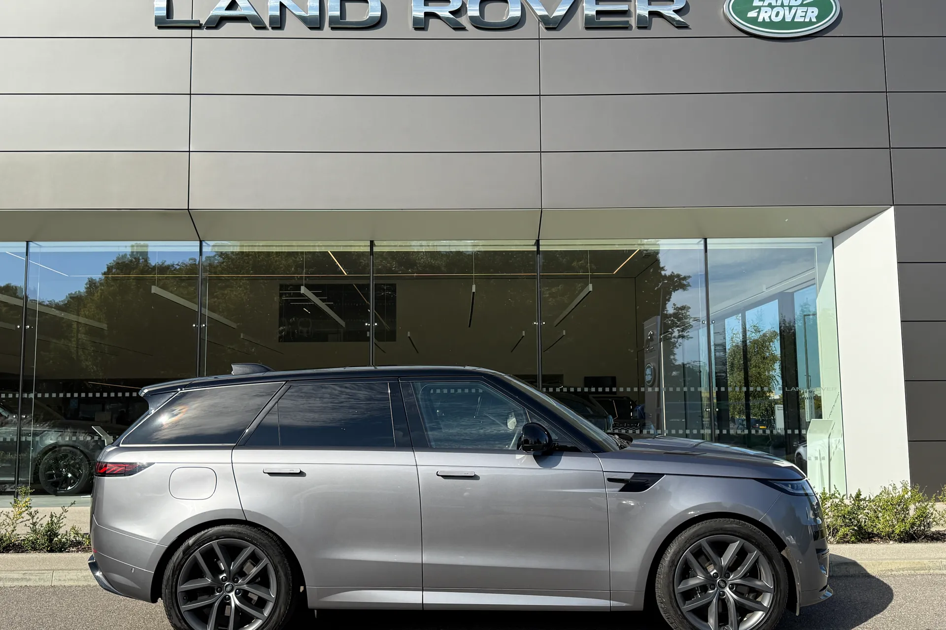 LAND ROVER RANGE ROVER SPORT thumbnail image number 2