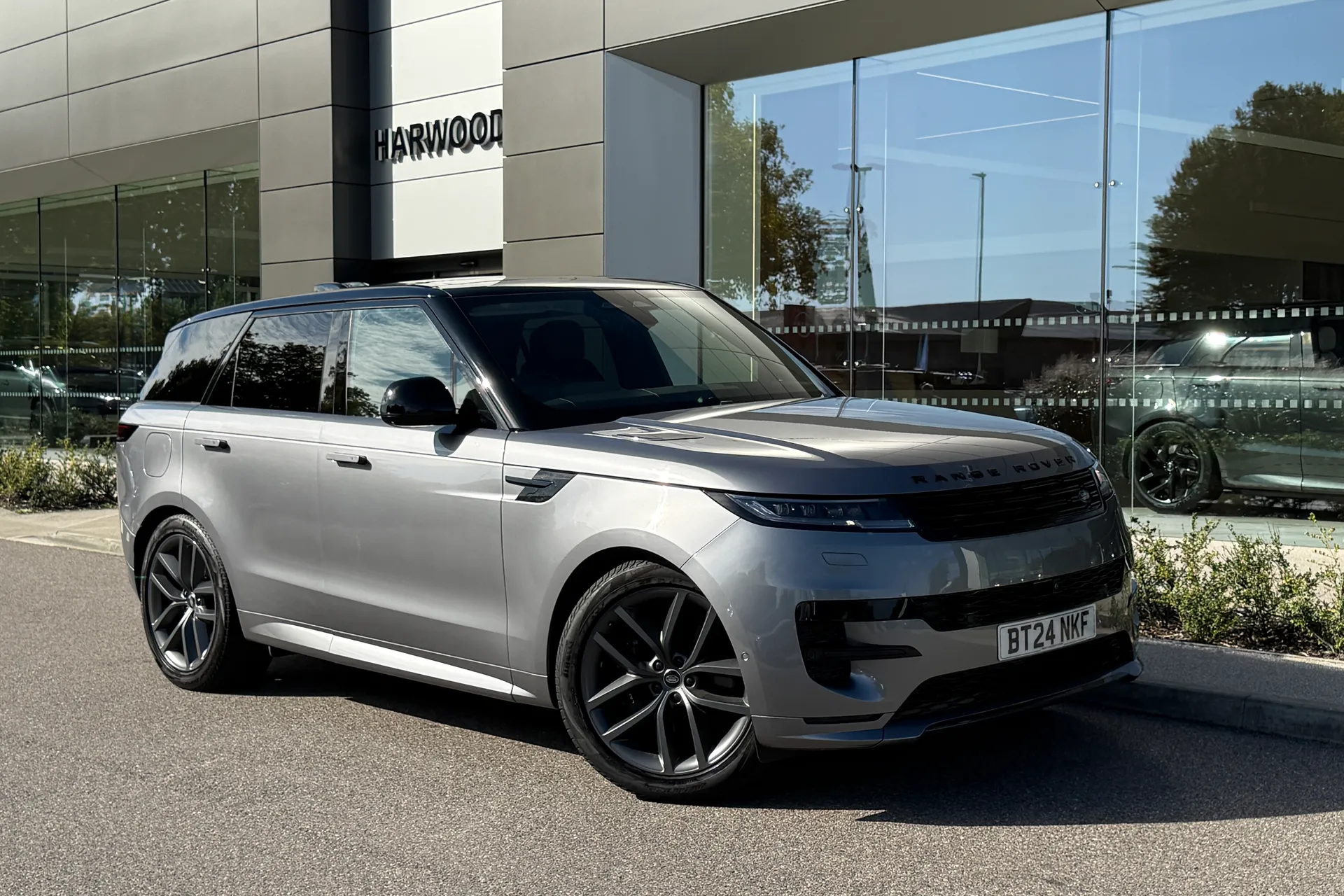 LAND ROVER RANGE ROVER SPORT focused image