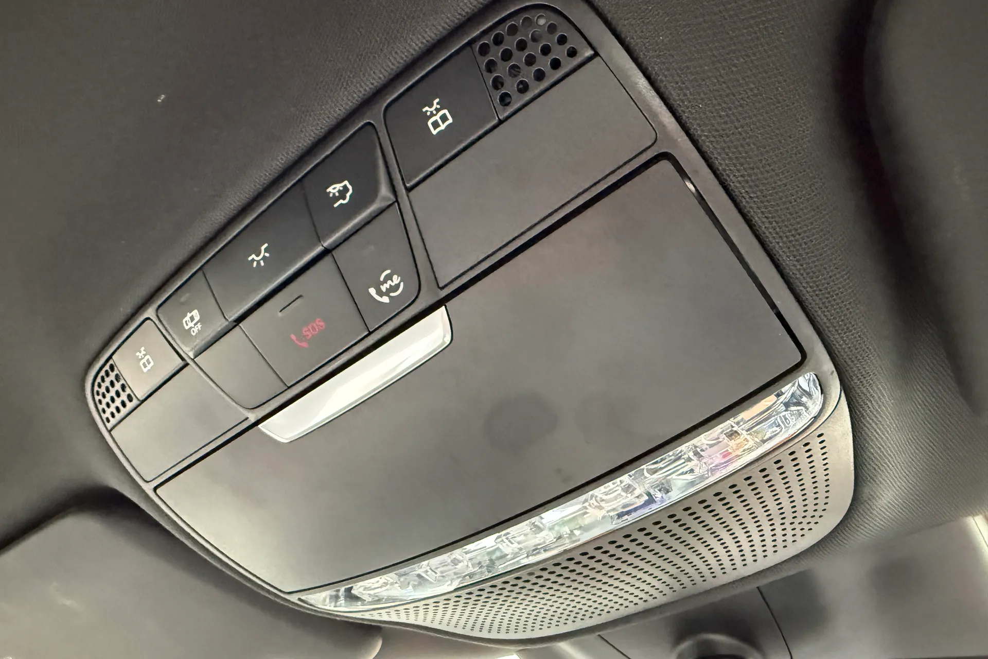 MERCEDES-BENZ E CLASS thumbnail image number 24