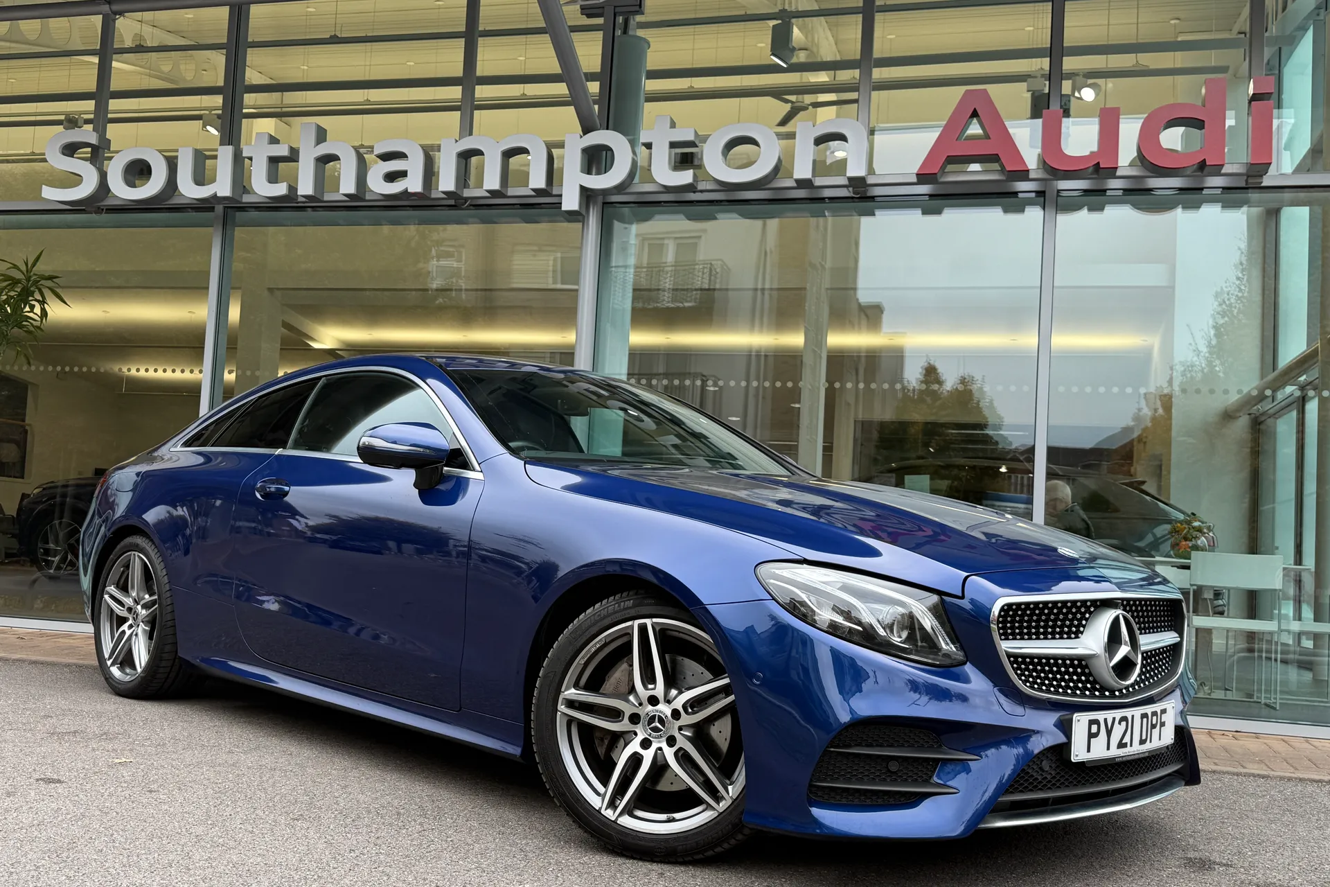 MERCEDES-BENZ E CLASS focused image