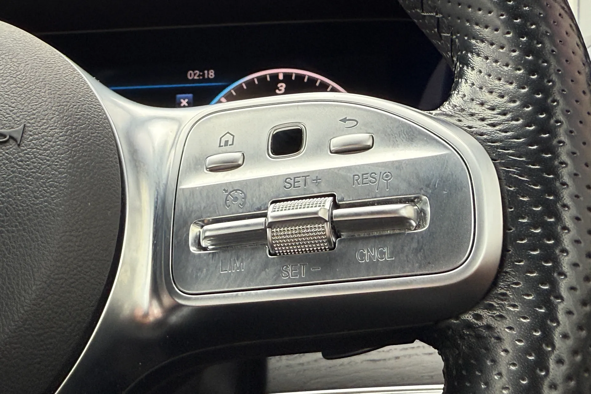 MERCEDES-BENZ E CLASS thumbnail image number 13