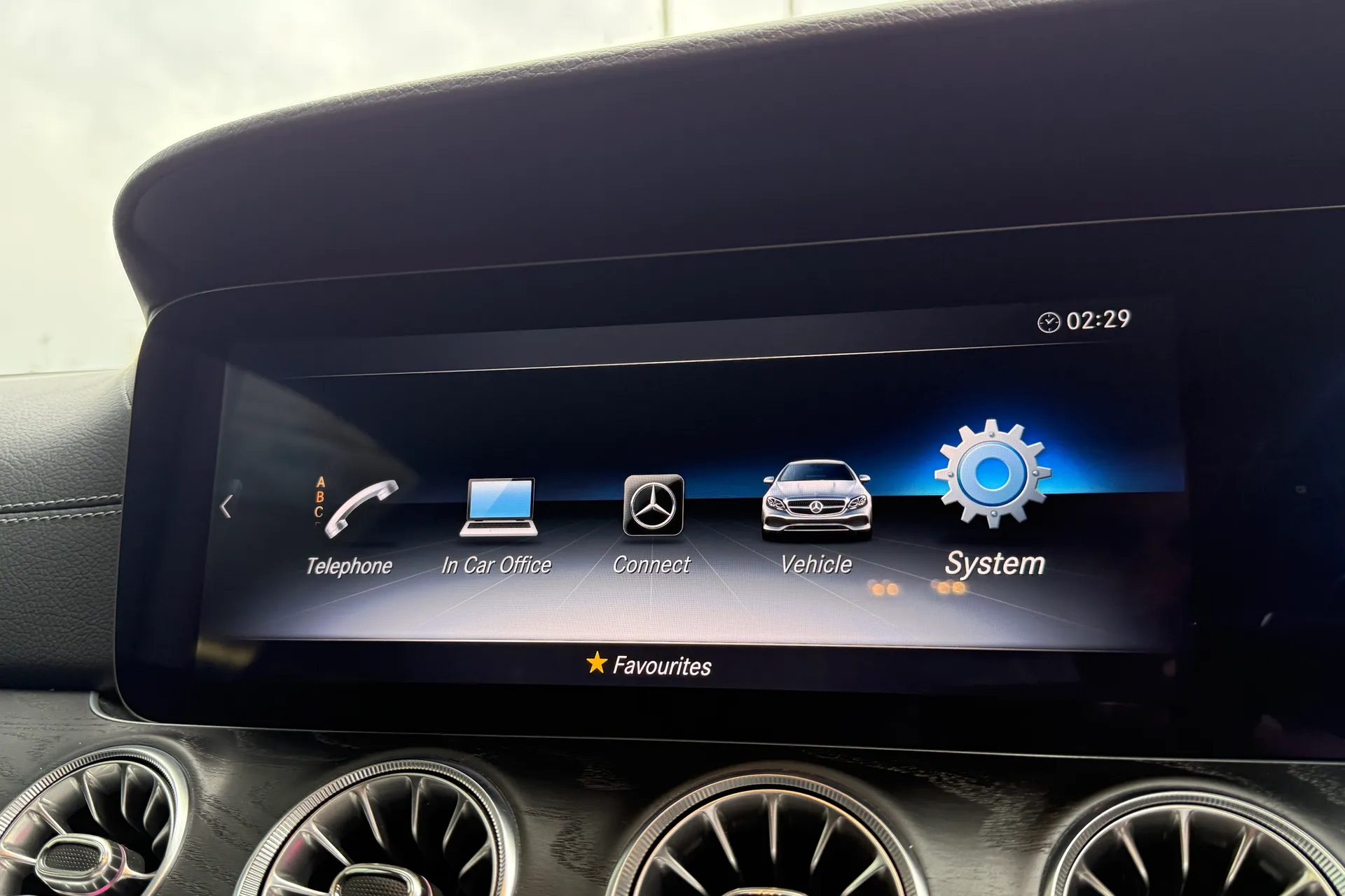 MERCEDES-BENZ E CLASS thumbnail image number 61