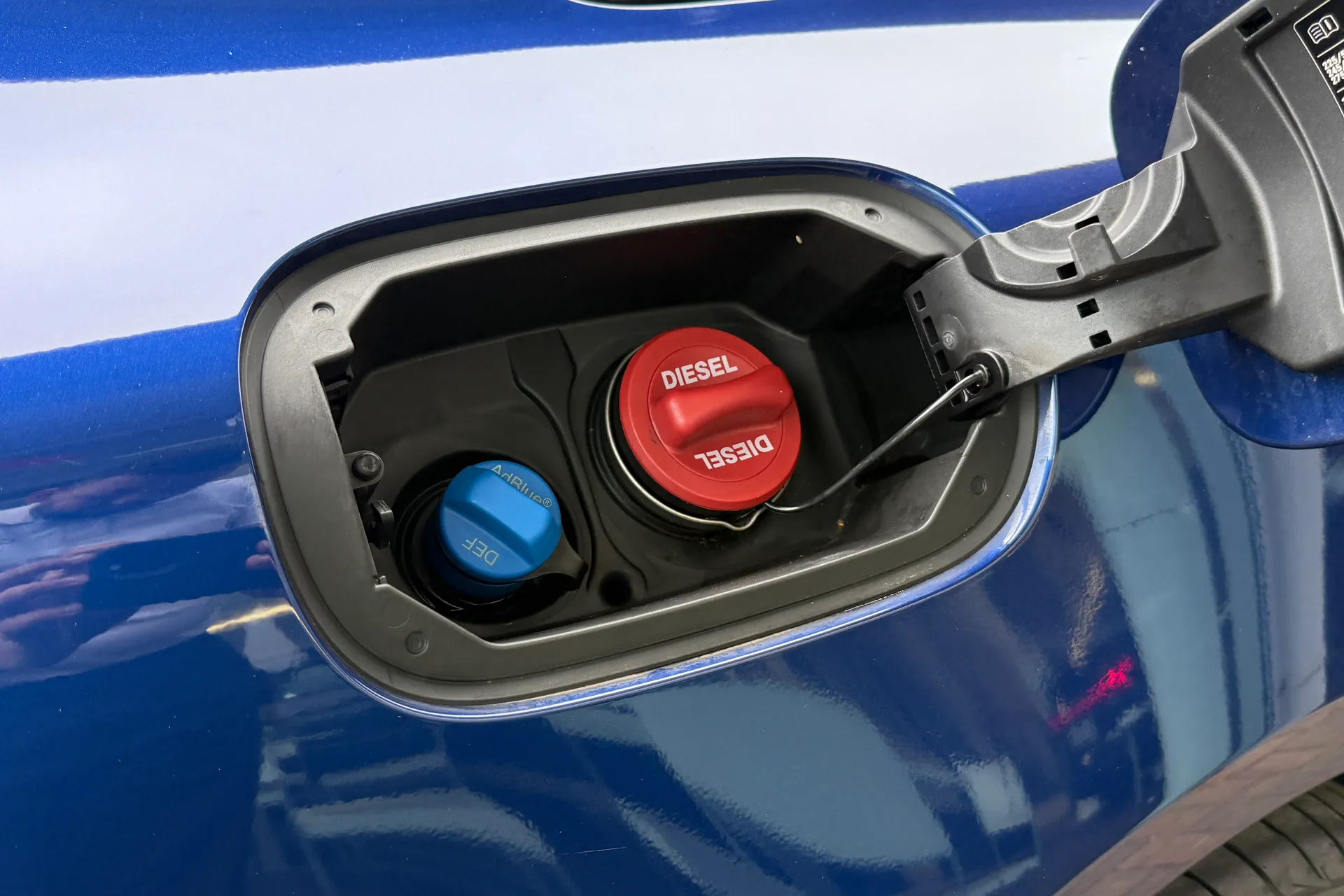 MERCEDES-BENZ E CLASS thumbnail image number 42