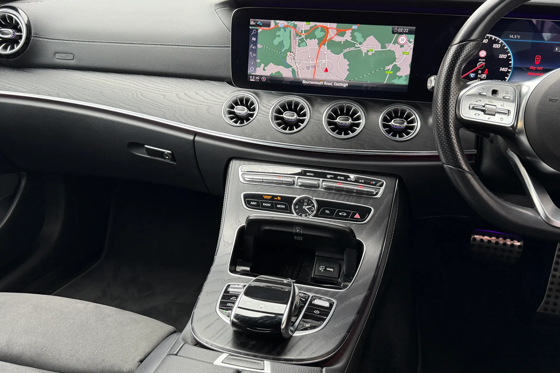 MERCEDES-BENZ E CLASS thumbnail image number 36