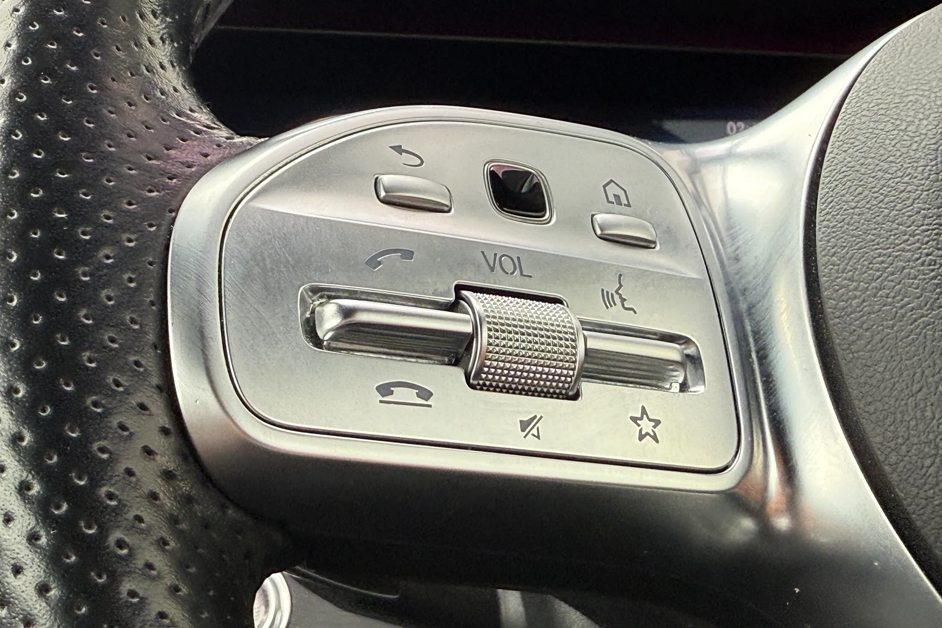 MERCEDES-BENZ E CLASS thumbnail image number 12