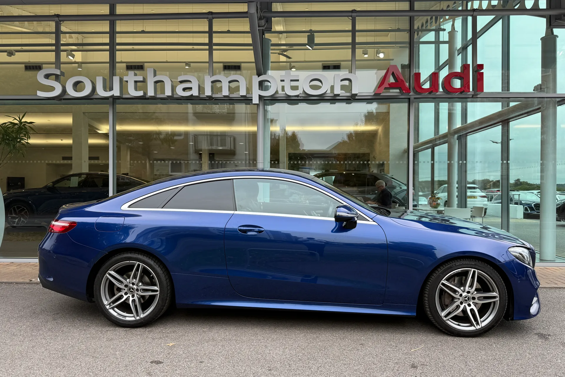 MERCEDES-BENZ E CLASS thumbnail image number 2