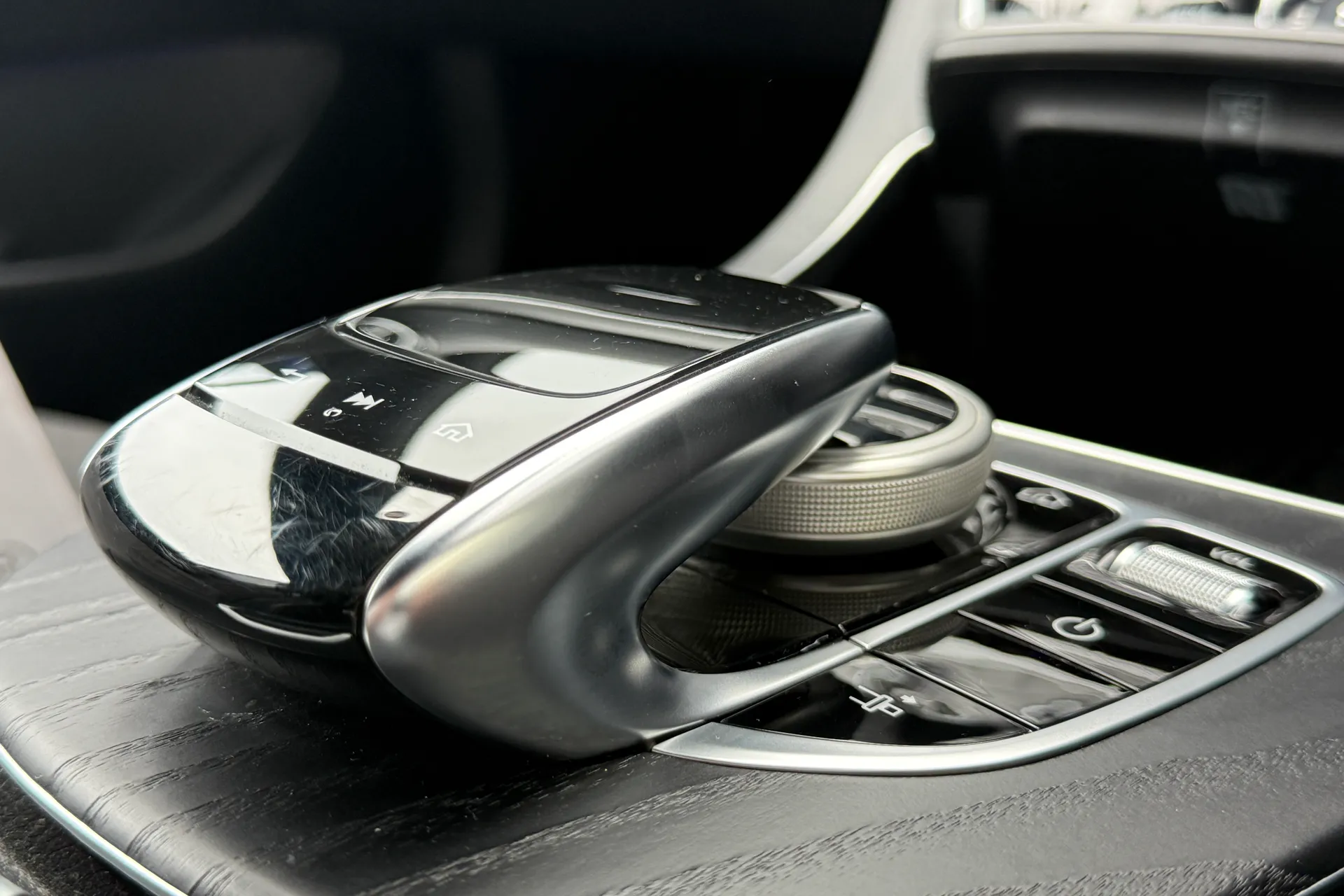 MERCEDES-BENZ E CLASS thumbnail image number 25