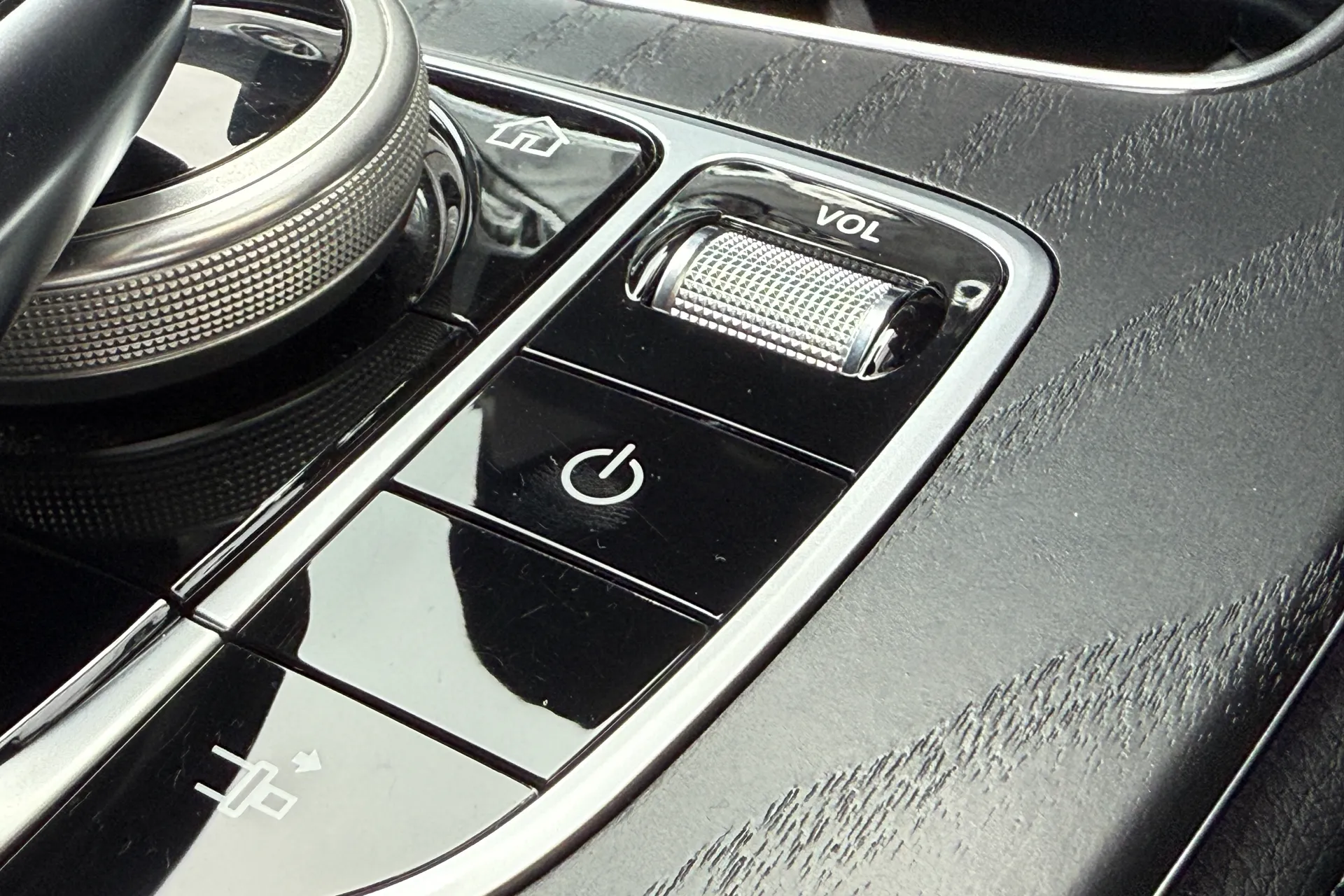 MERCEDES-BENZ E CLASS thumbnail image number 26