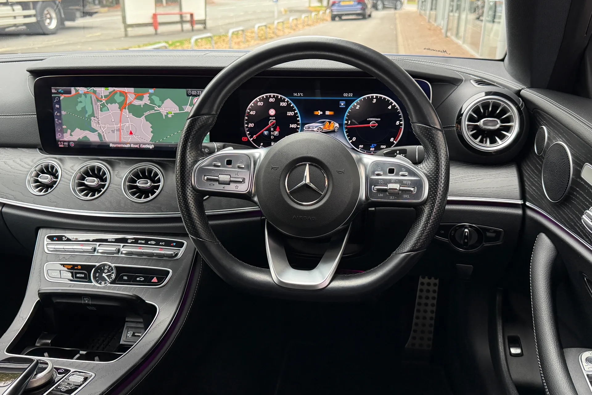 MERCEDES-BENZ E CLASS thumbnail image number 35