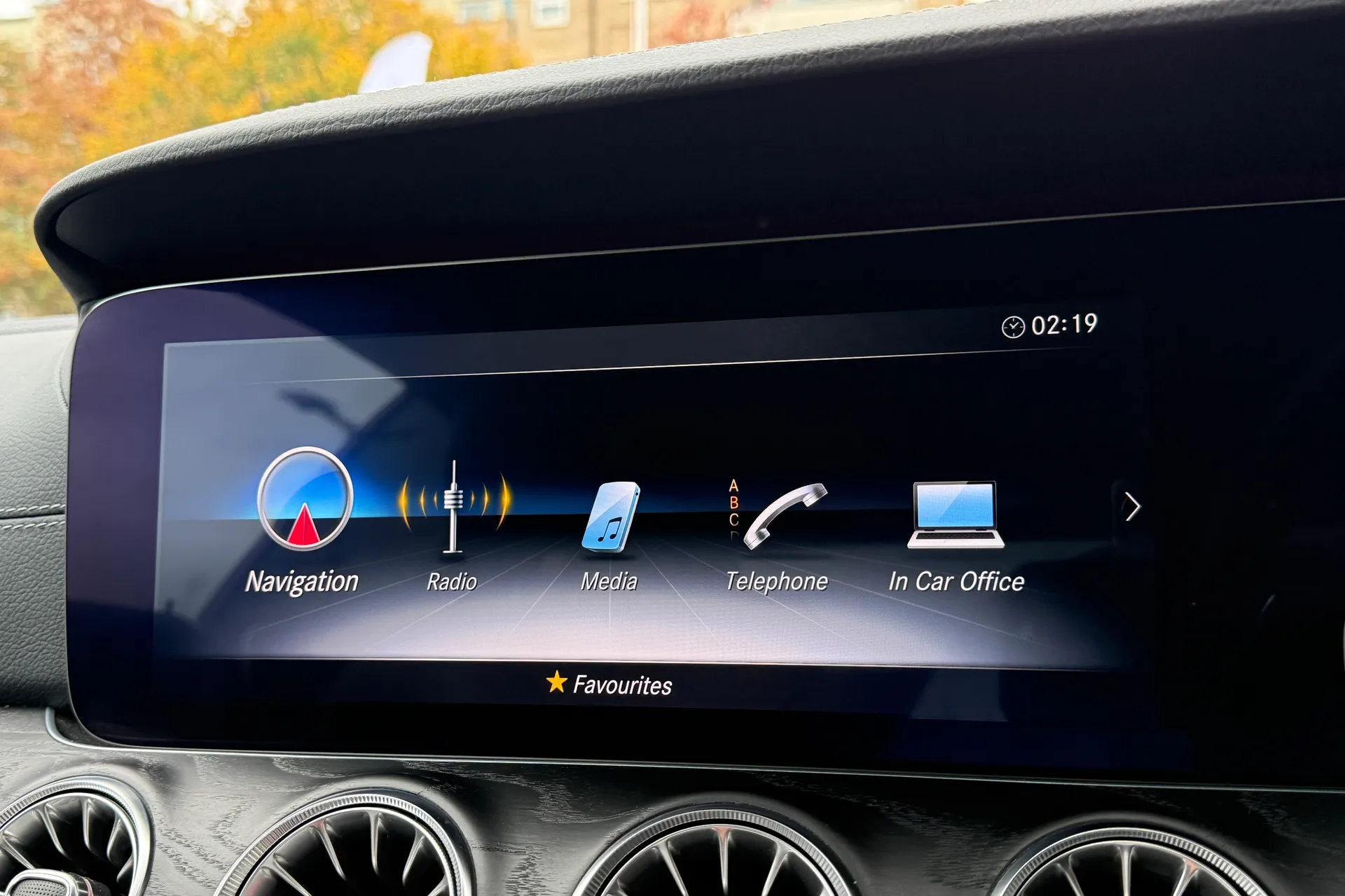 MERCEDES-BENZ E CLASS thumbnail image number 21