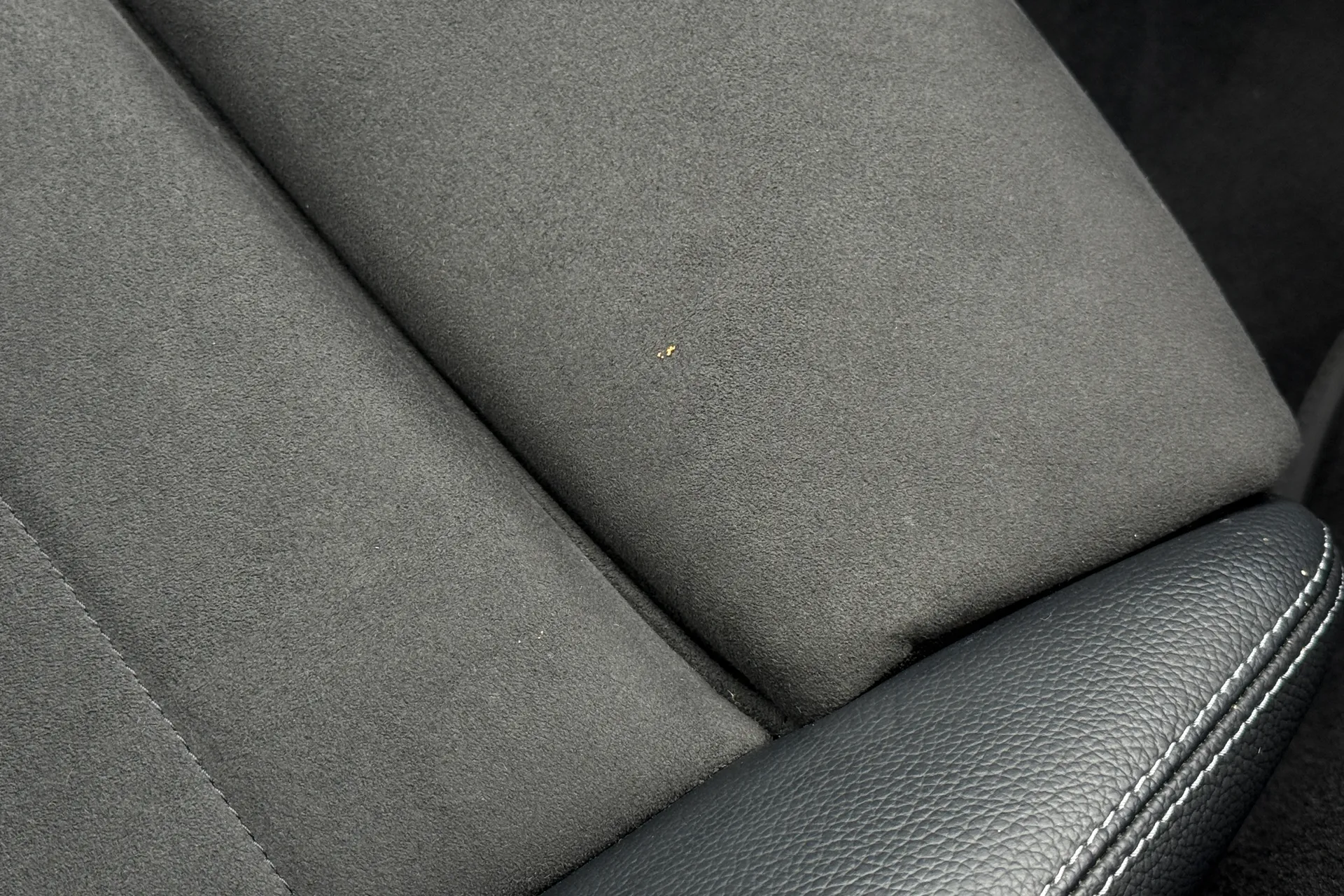 MERCEDES-BENZ E CLASS thumbnail image number 23