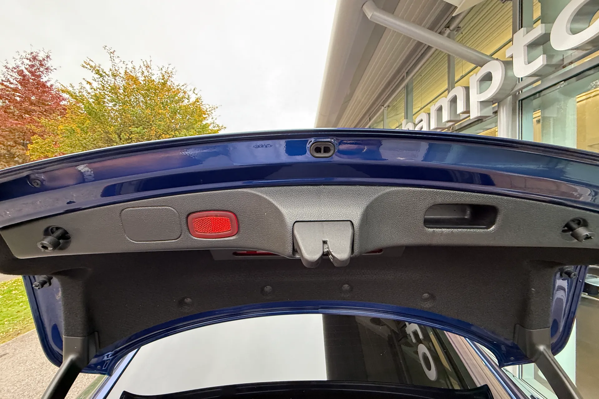 MERCEDES-BENZ E CLASS thumbnail image number 51