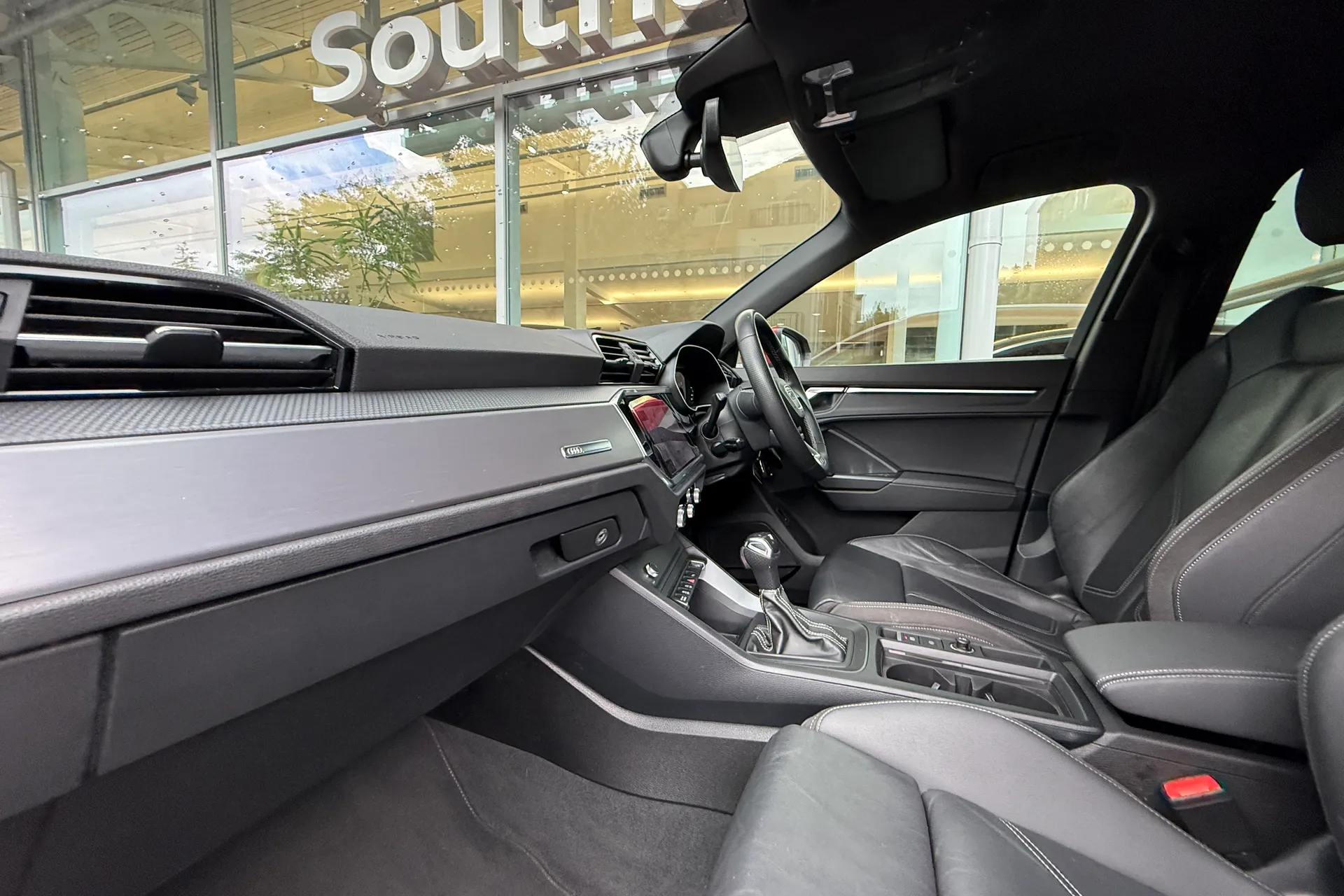 Audi Q3 thumbnail image number 8