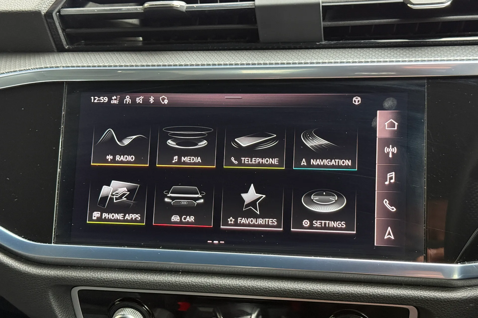 Audi Q3 thumbnail image number 36