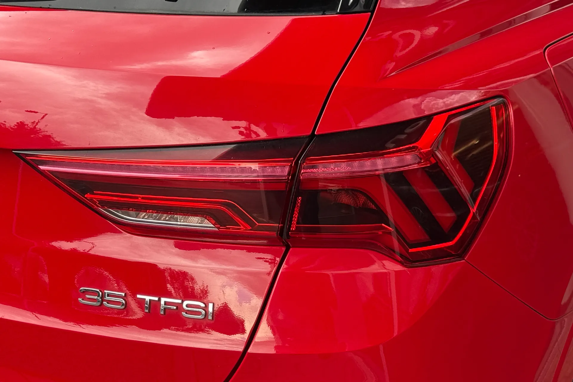 Audi Q3 thumbnail image number 23