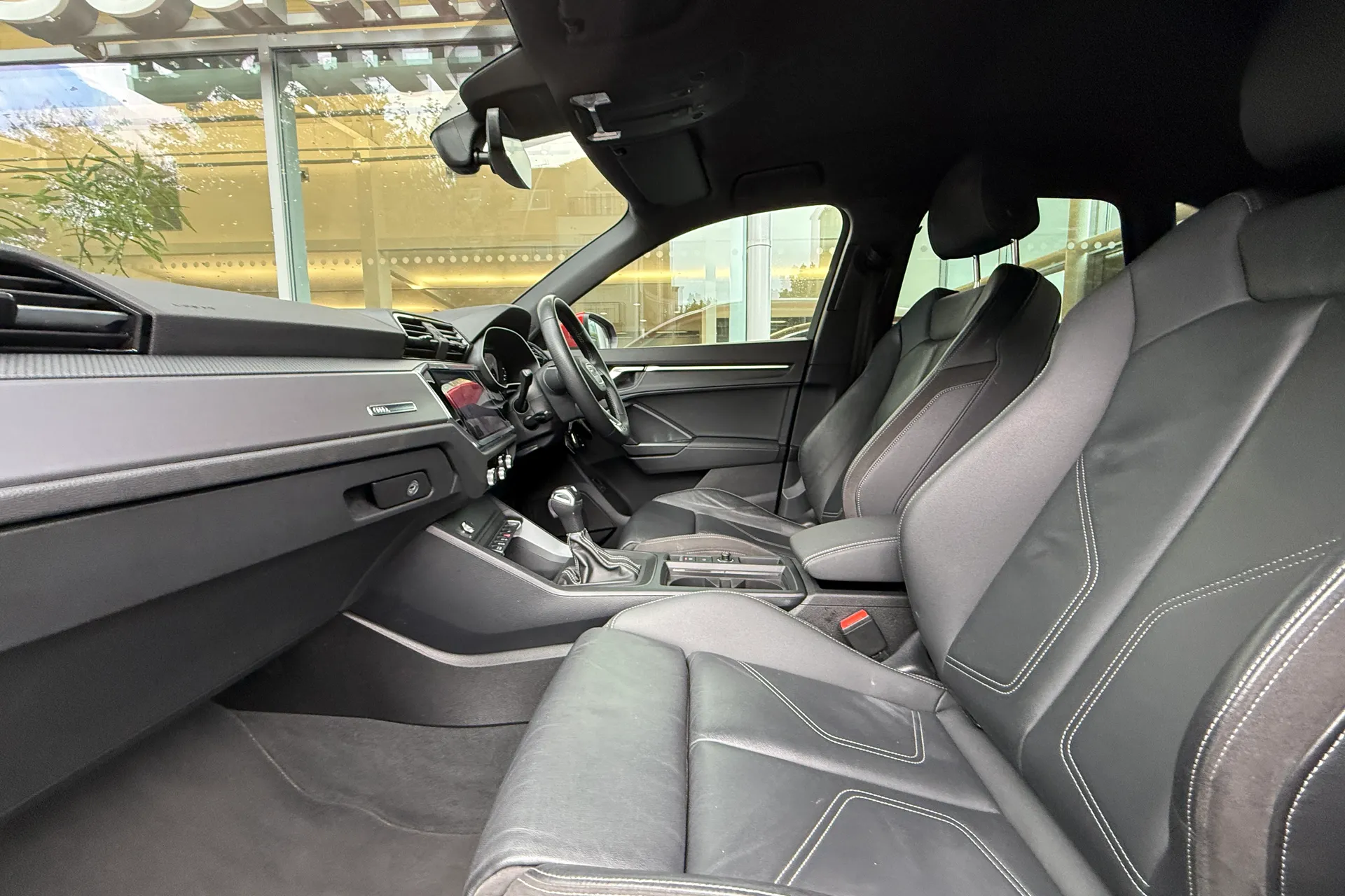 Audi Q3 thumbnail image number 31