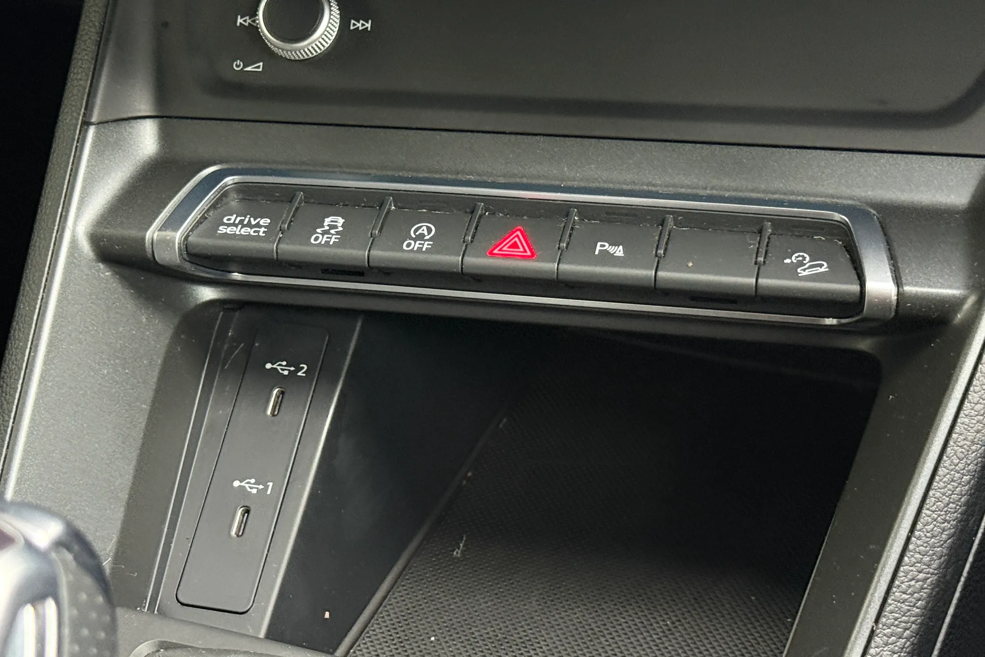 Audi Q3 thumbnail image number 43