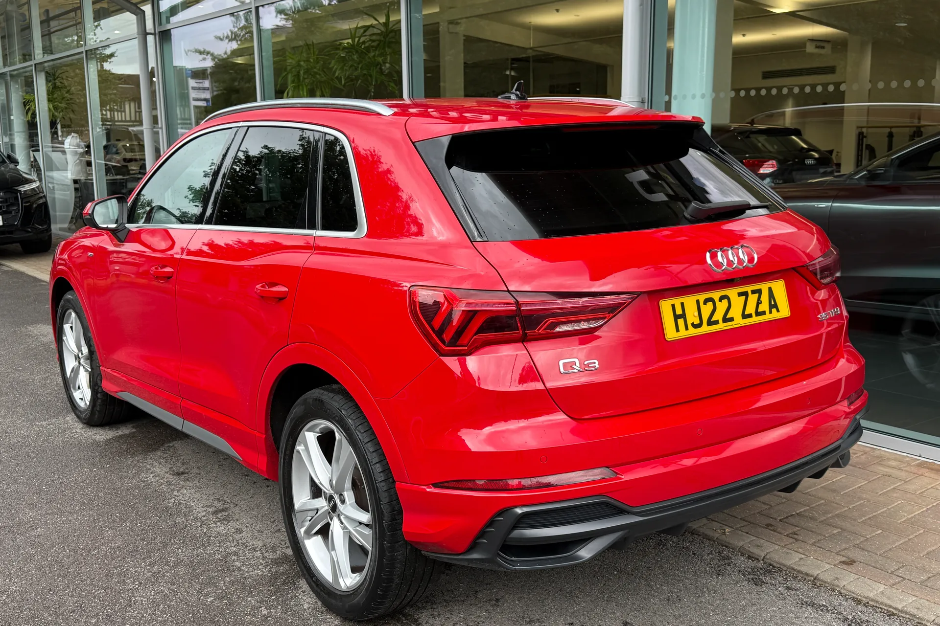 Audi Q3 thumbnail image number 9