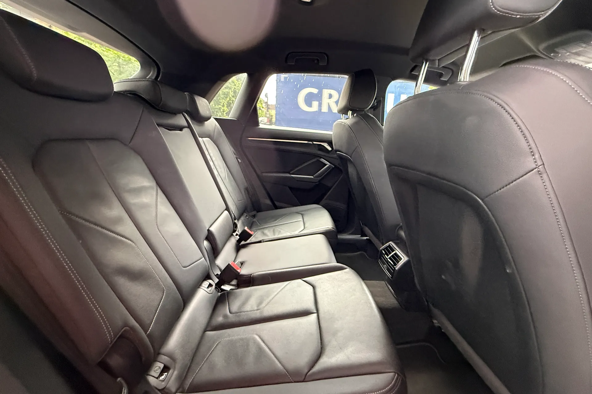 Audi Q3 thumbnail image number 18