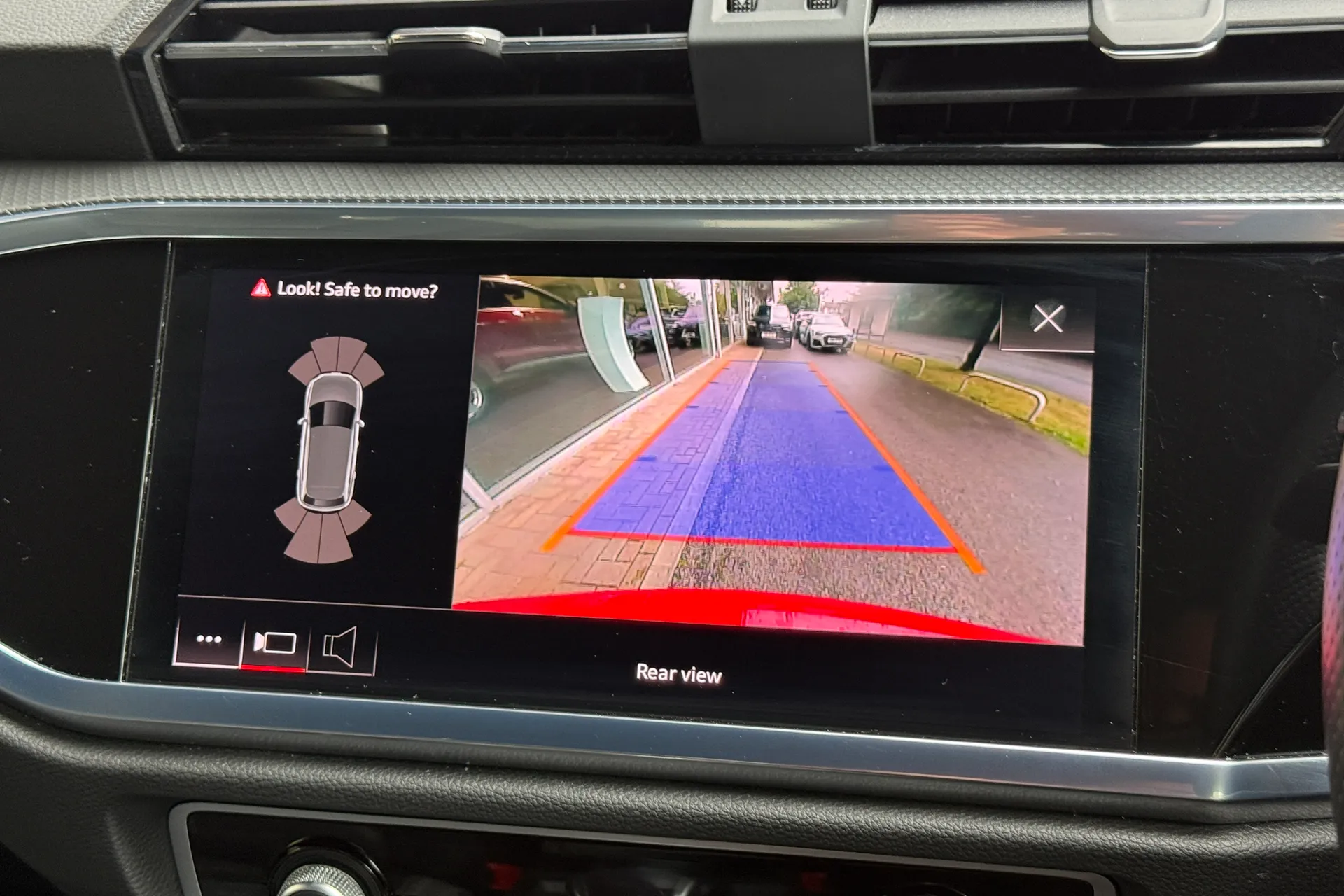 Audi Q3 thumbnail image number 5