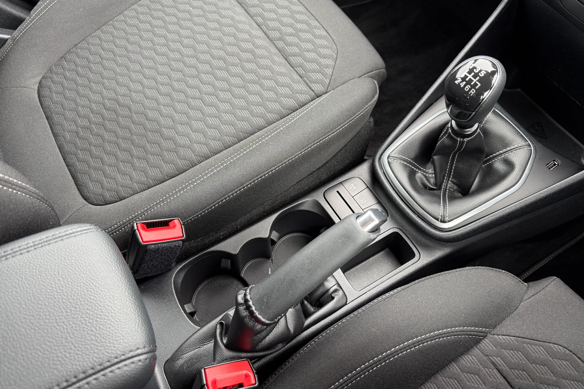 FORD FIESTA TITANIUM TURBO MHE thumbnail image number 35