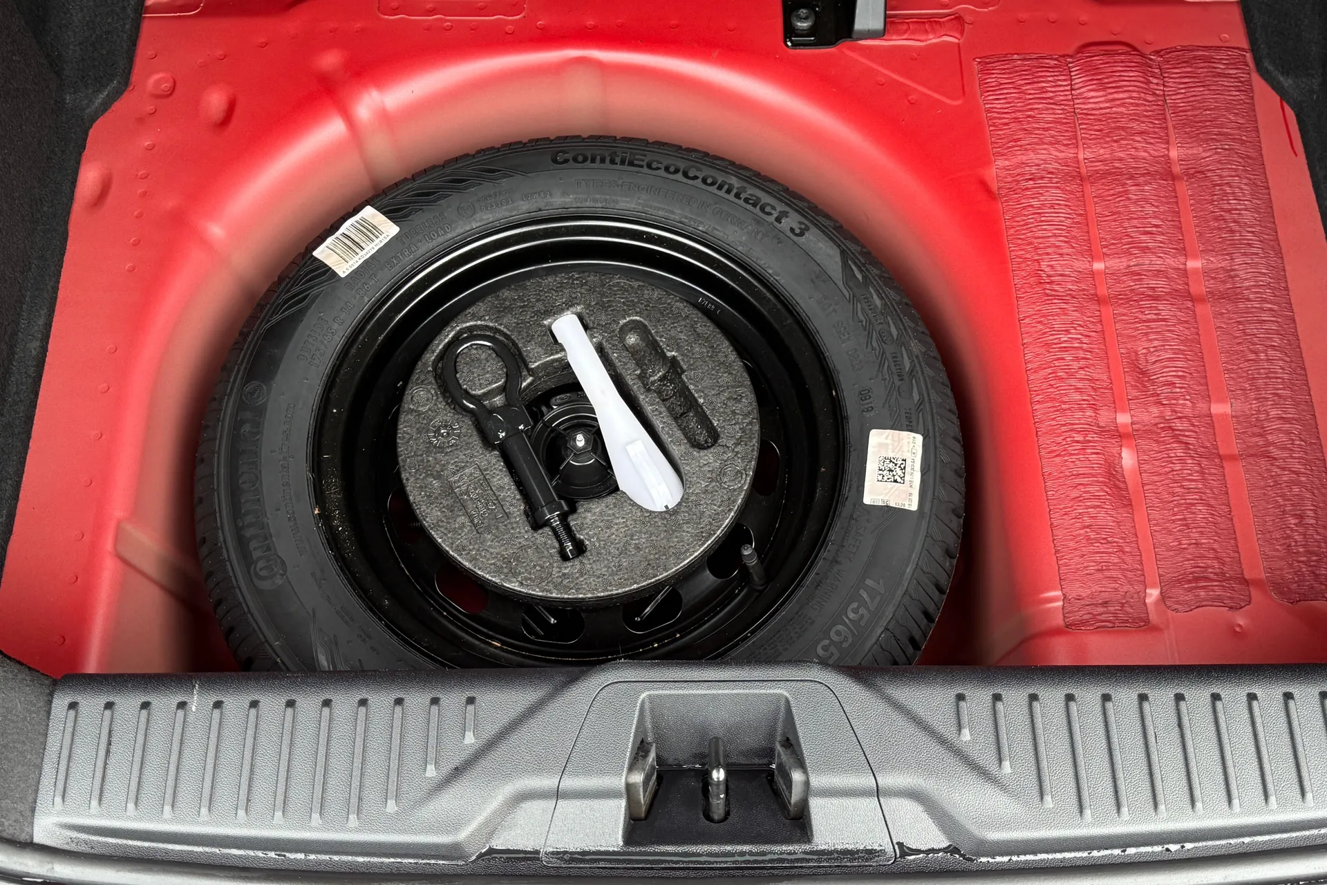 FORD FIESTA TITANIUM TURBO MHE thumbnail image number 32