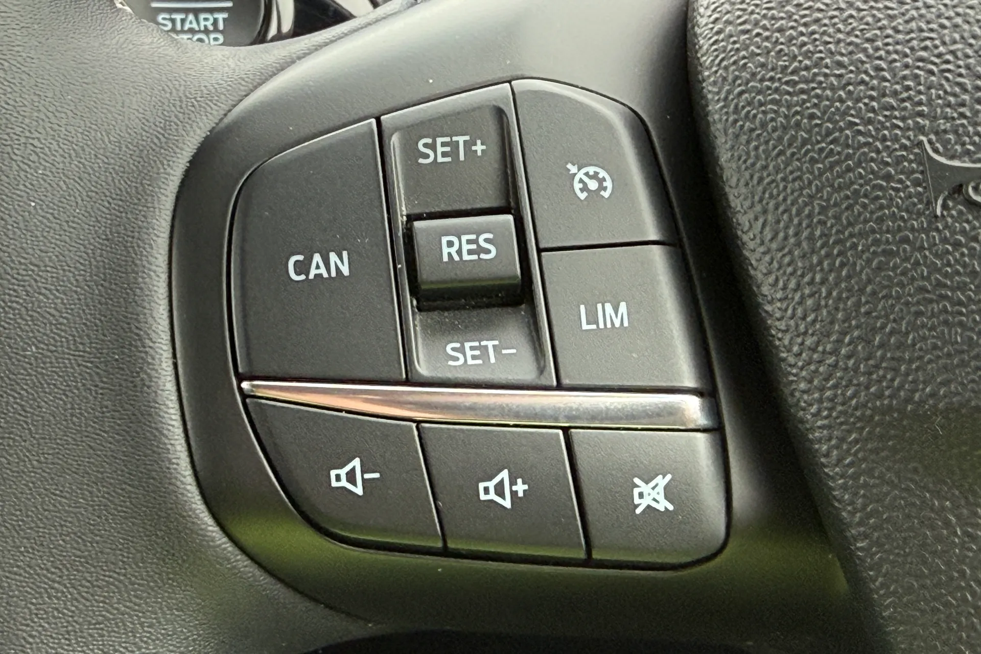 FORD FIESTA TITANIUM TURBO MHE thumbnail image number 21