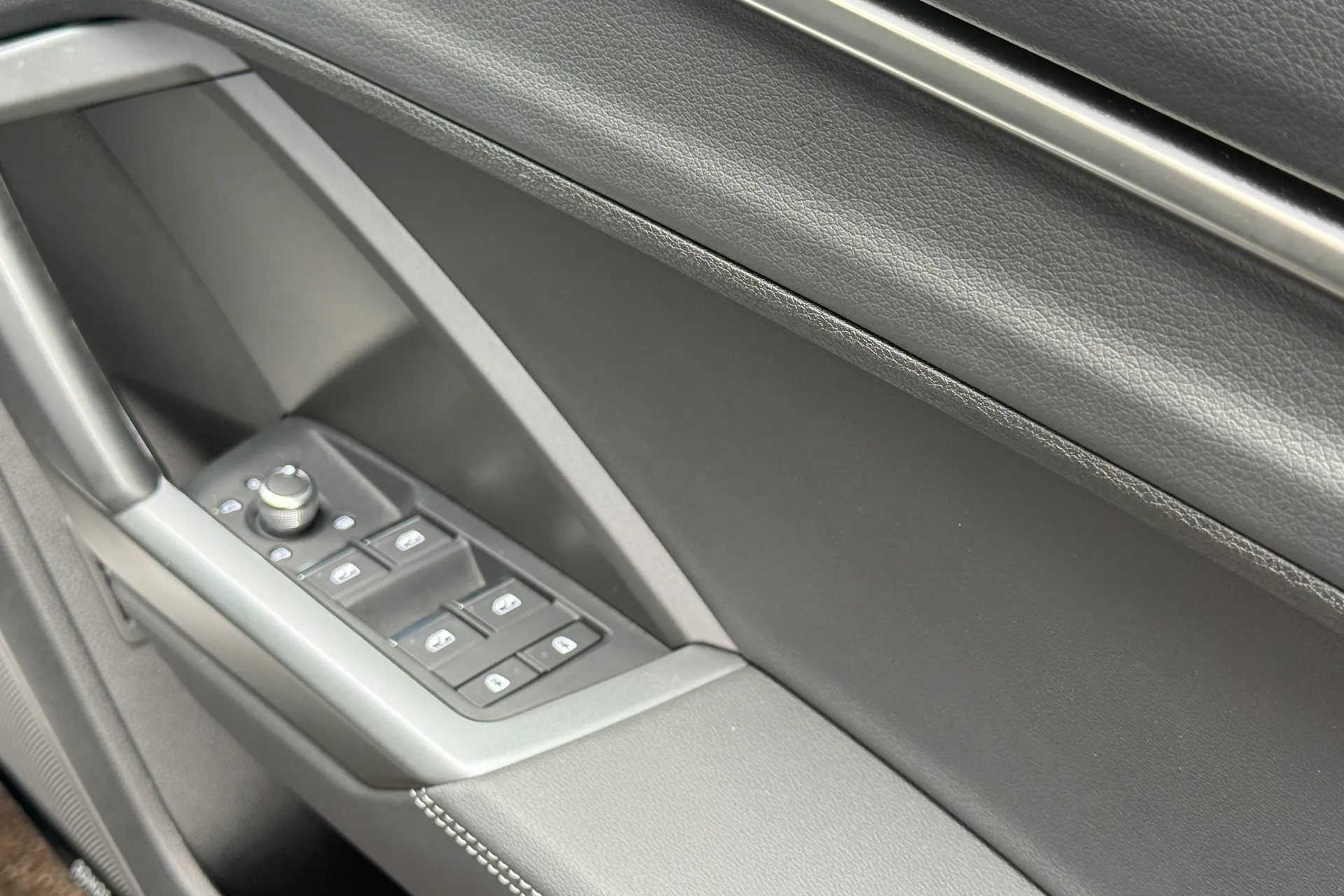 Audi Q3 thumbnail image number 40