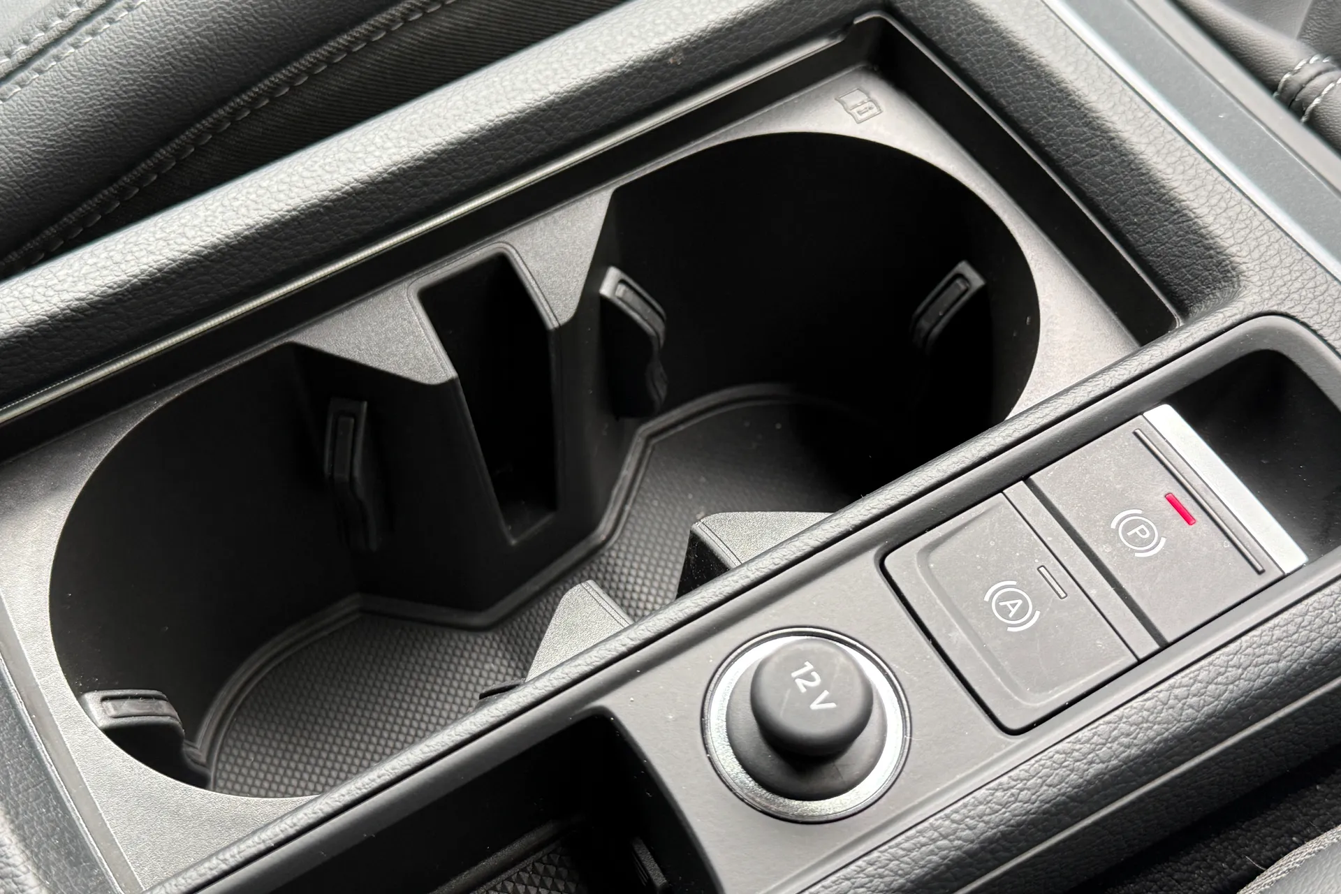 Audi Q3 thumbnail image number 25