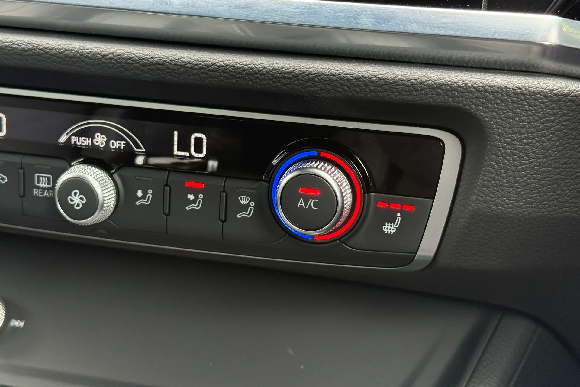 Audi Q3 thumbnail image number 34