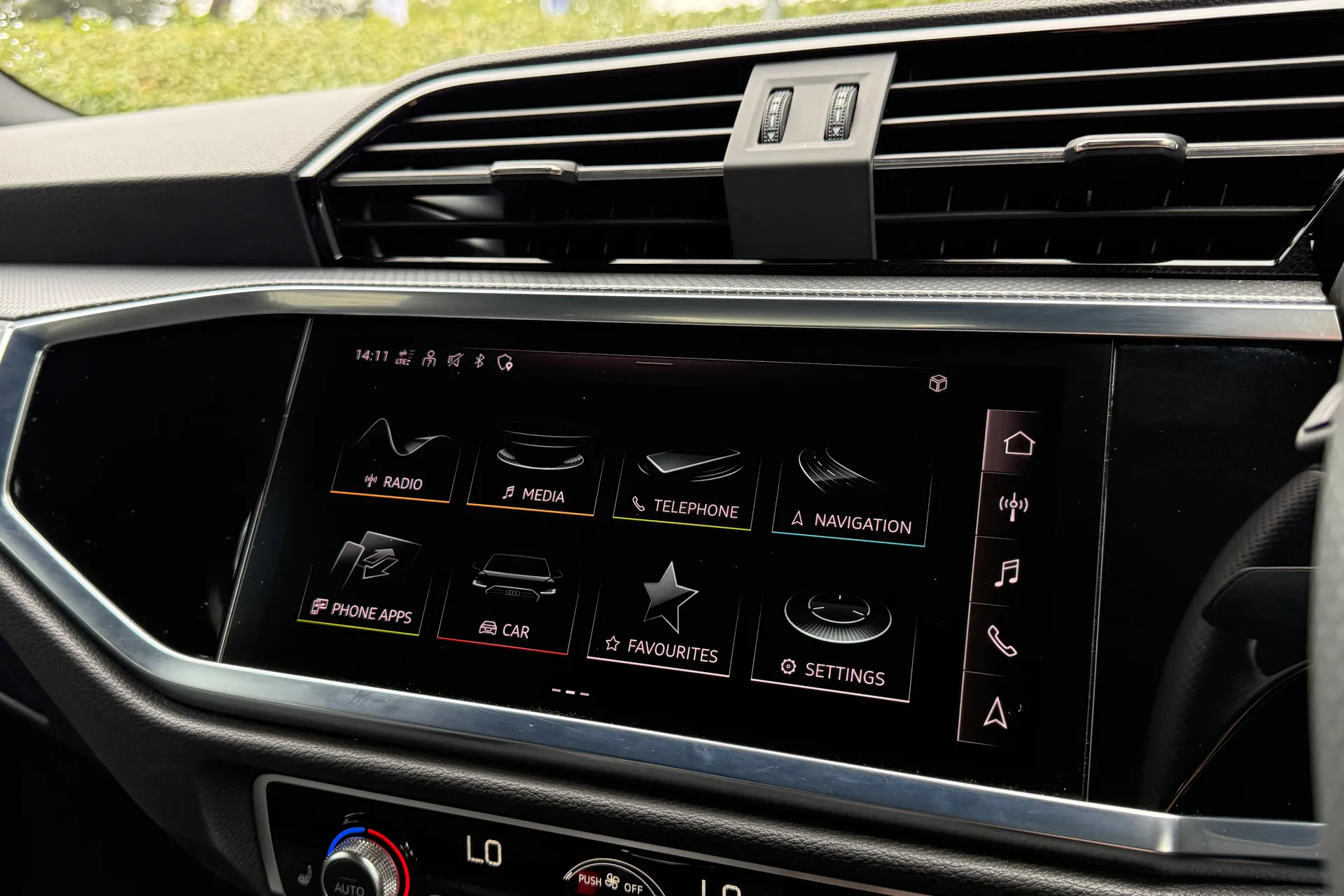 Audi Q3 thumbnail image number 23