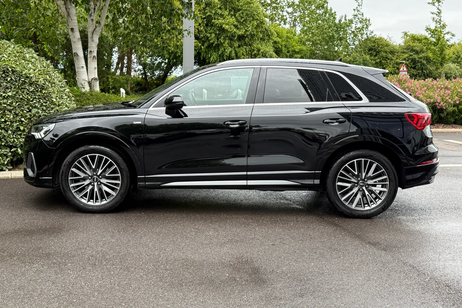 Audi Q3 thumbnail image number 22