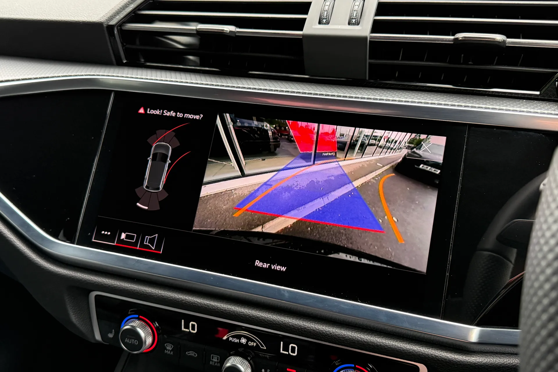 Audi Q3 thumbnail image number 3