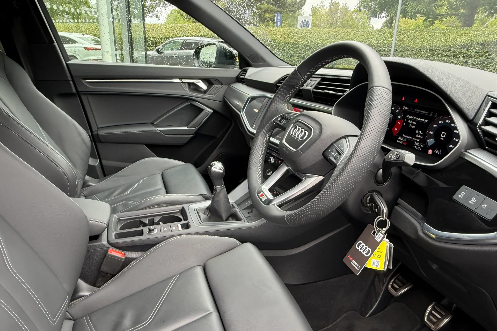 Audi Q3 thumbnail image number 16