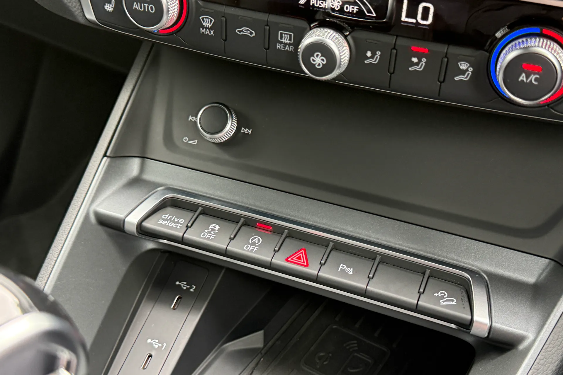 Audi Q3 thumbnail image number 38