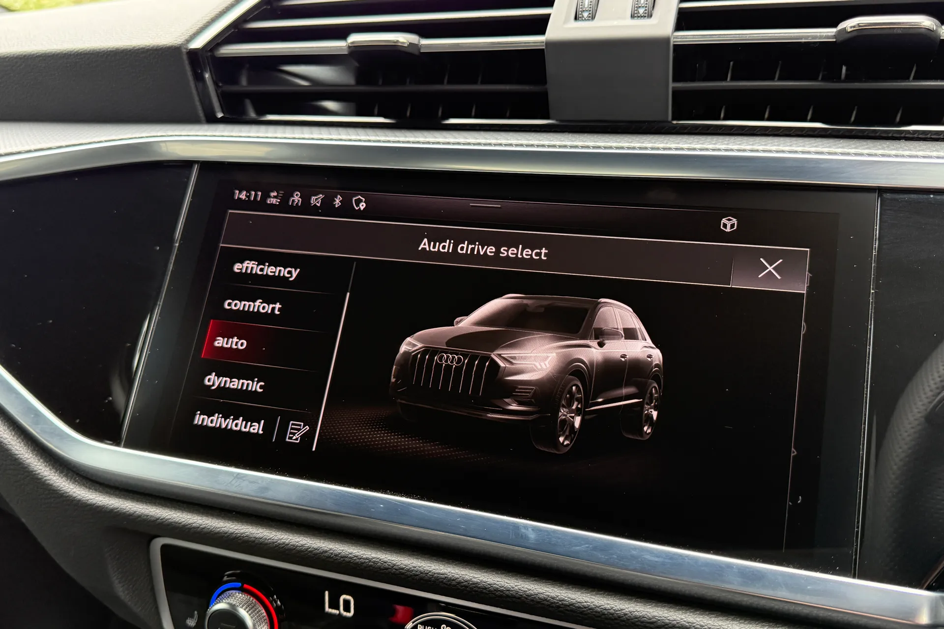 Audi Q3 thumbnail image number 19