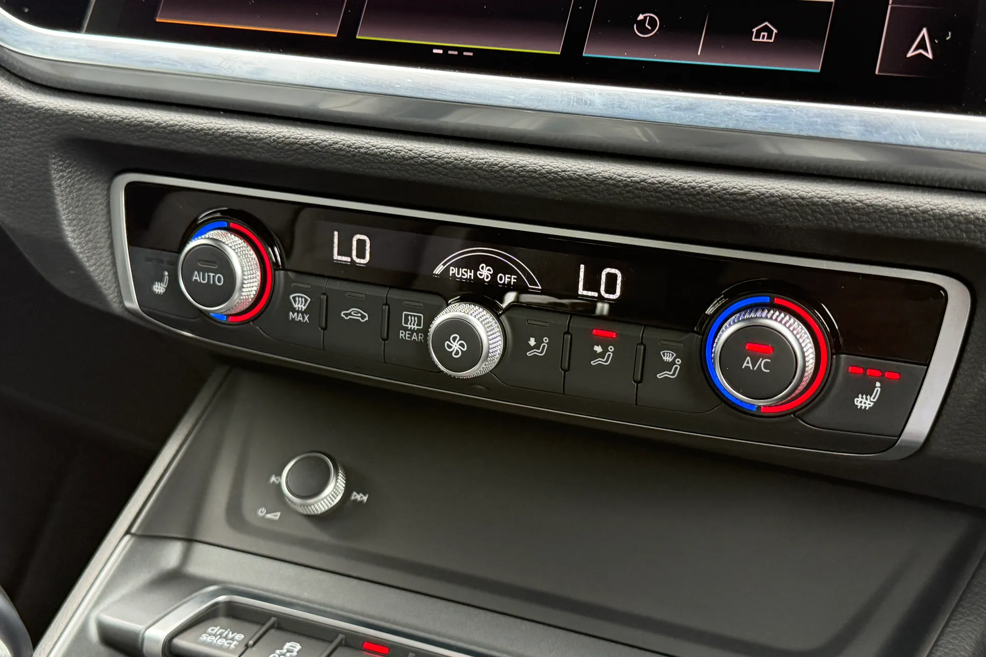 Audi Q3 thumbnail image number 36