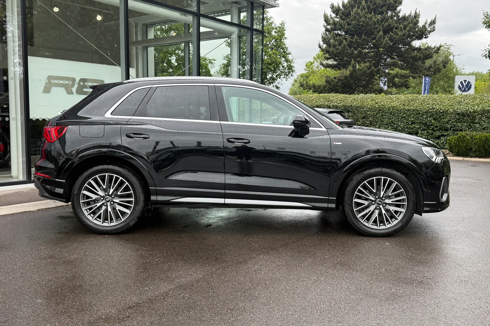 Audi Q3 thumbnail image number 2