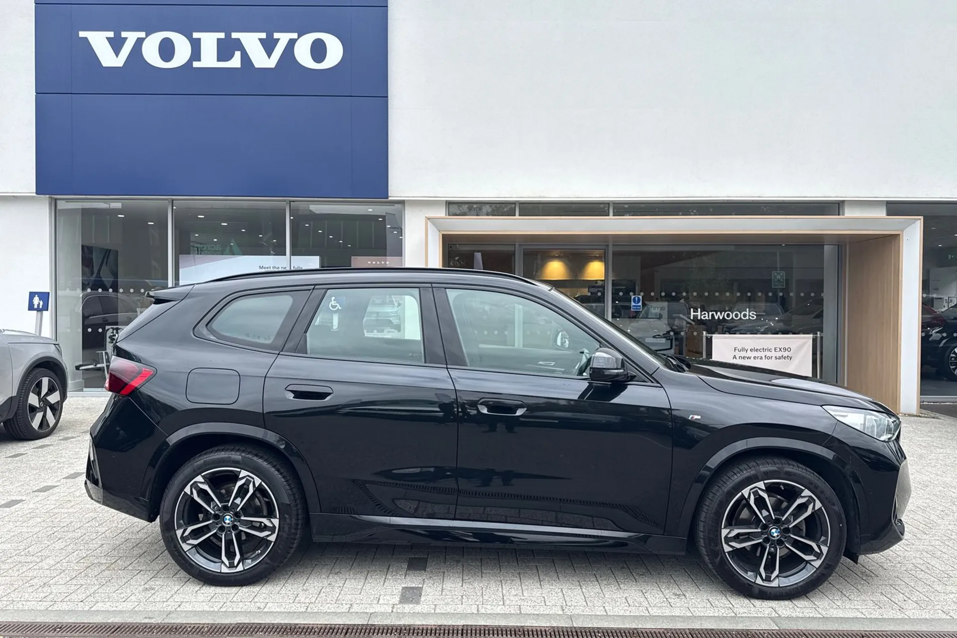 BMW X1 thumbnail image number 2