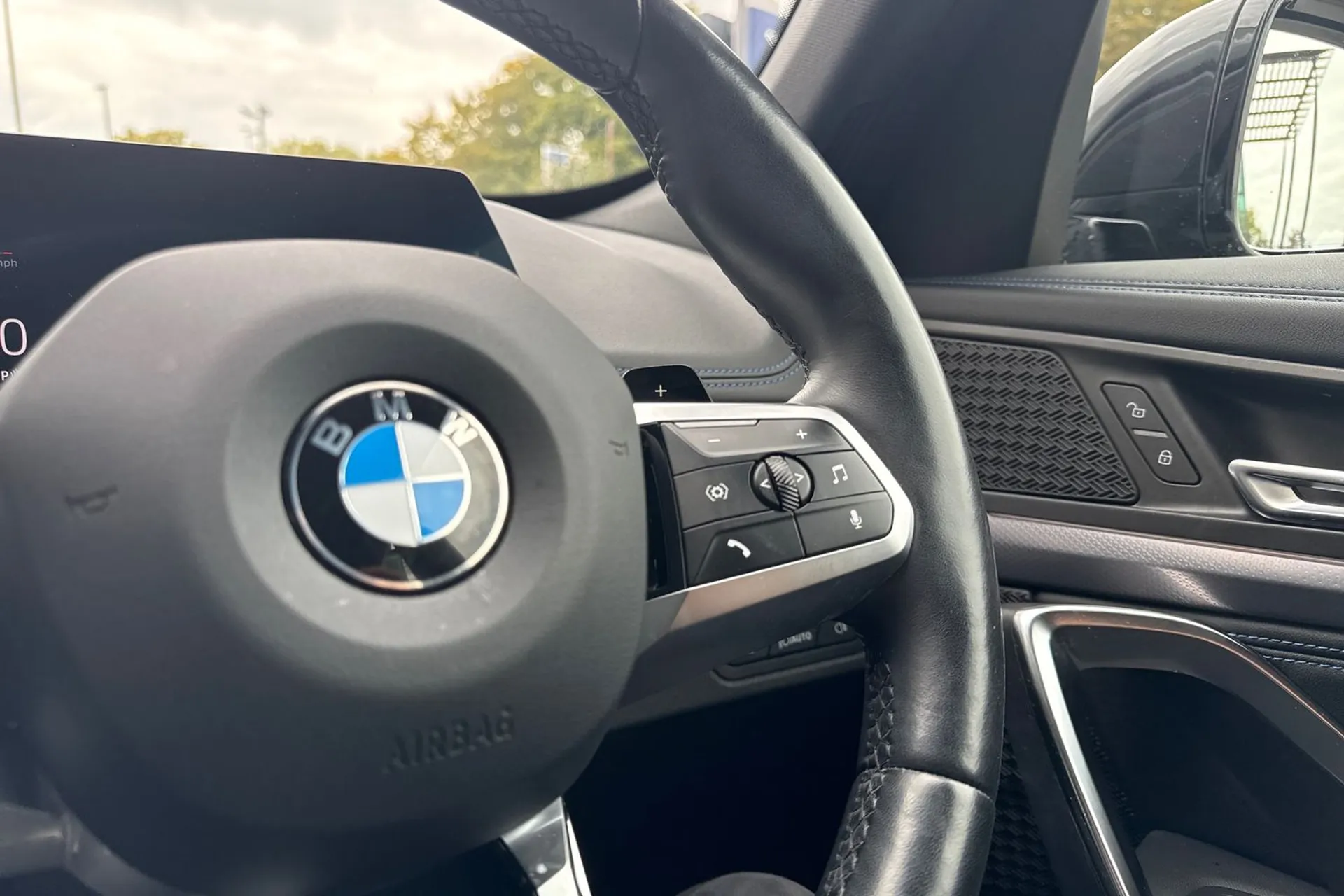 BMW X1 thumbnail image number 36