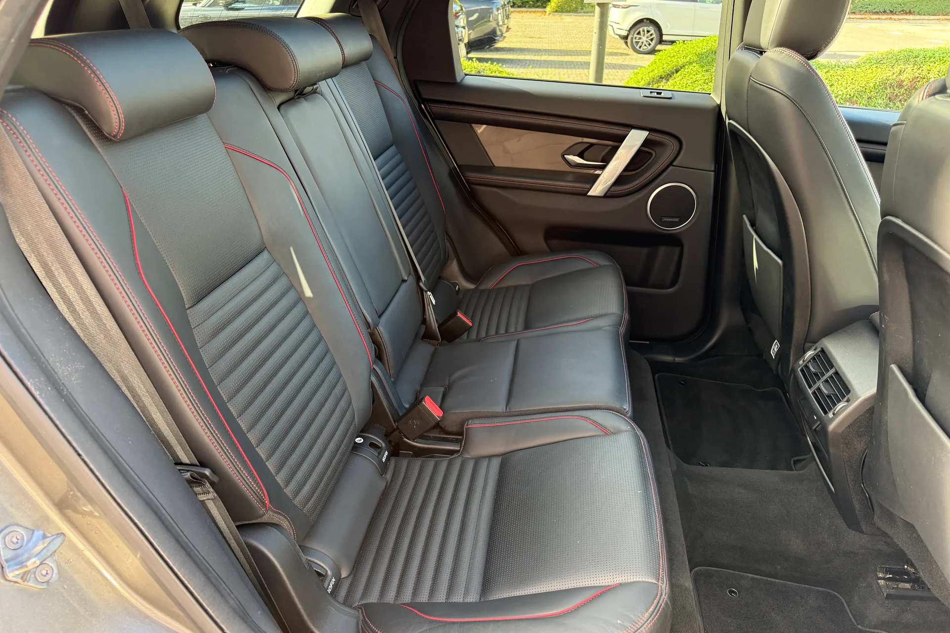 LAND ROVER DISCOVERY SPORT thumbnail image number 37