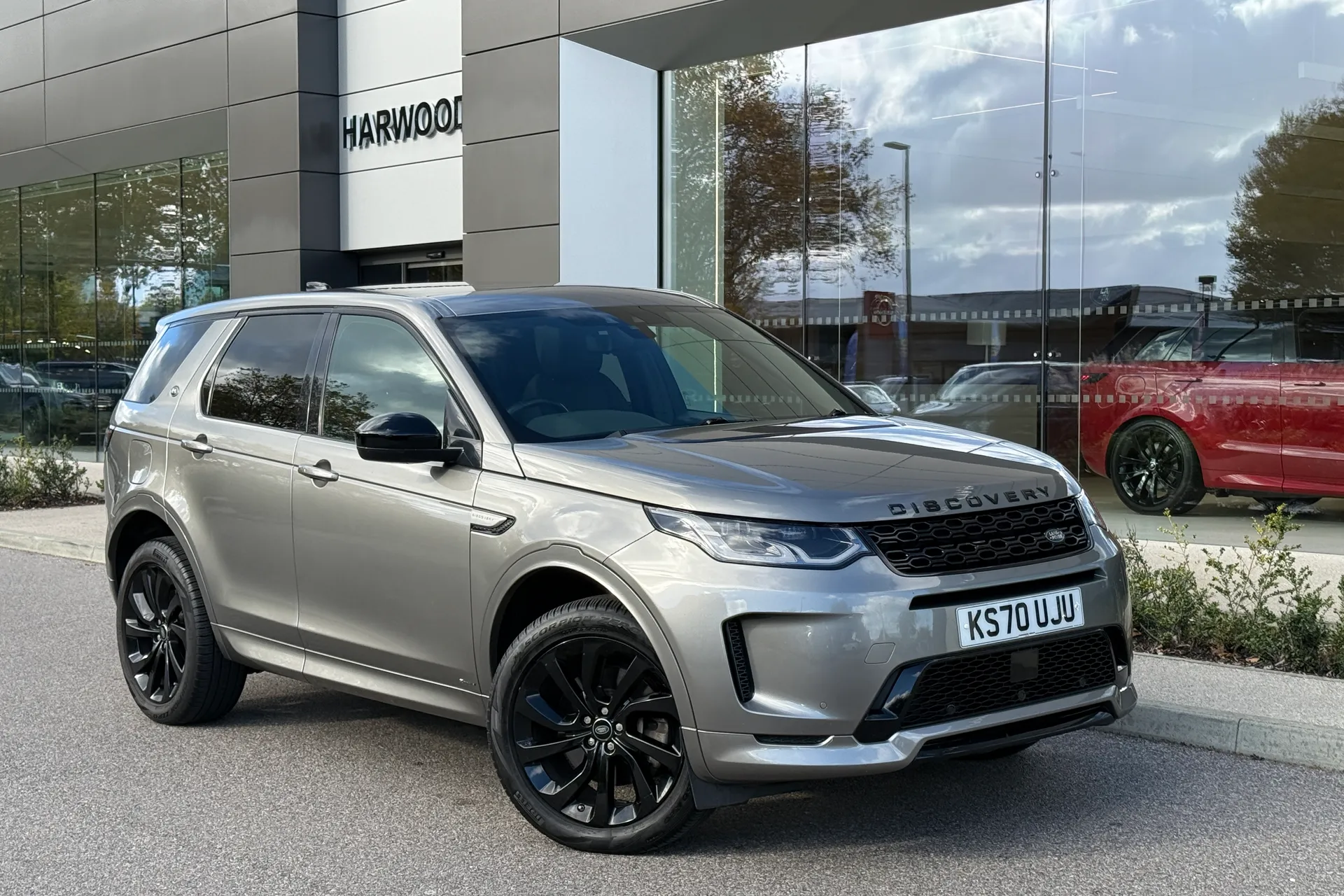 LAND ROVER DISCOVERY SPORT focused image