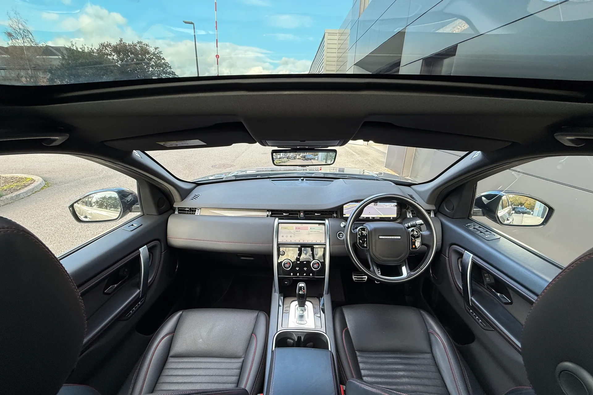 LAND ROVER DISCOVERY SPORT thumbnail image number 3