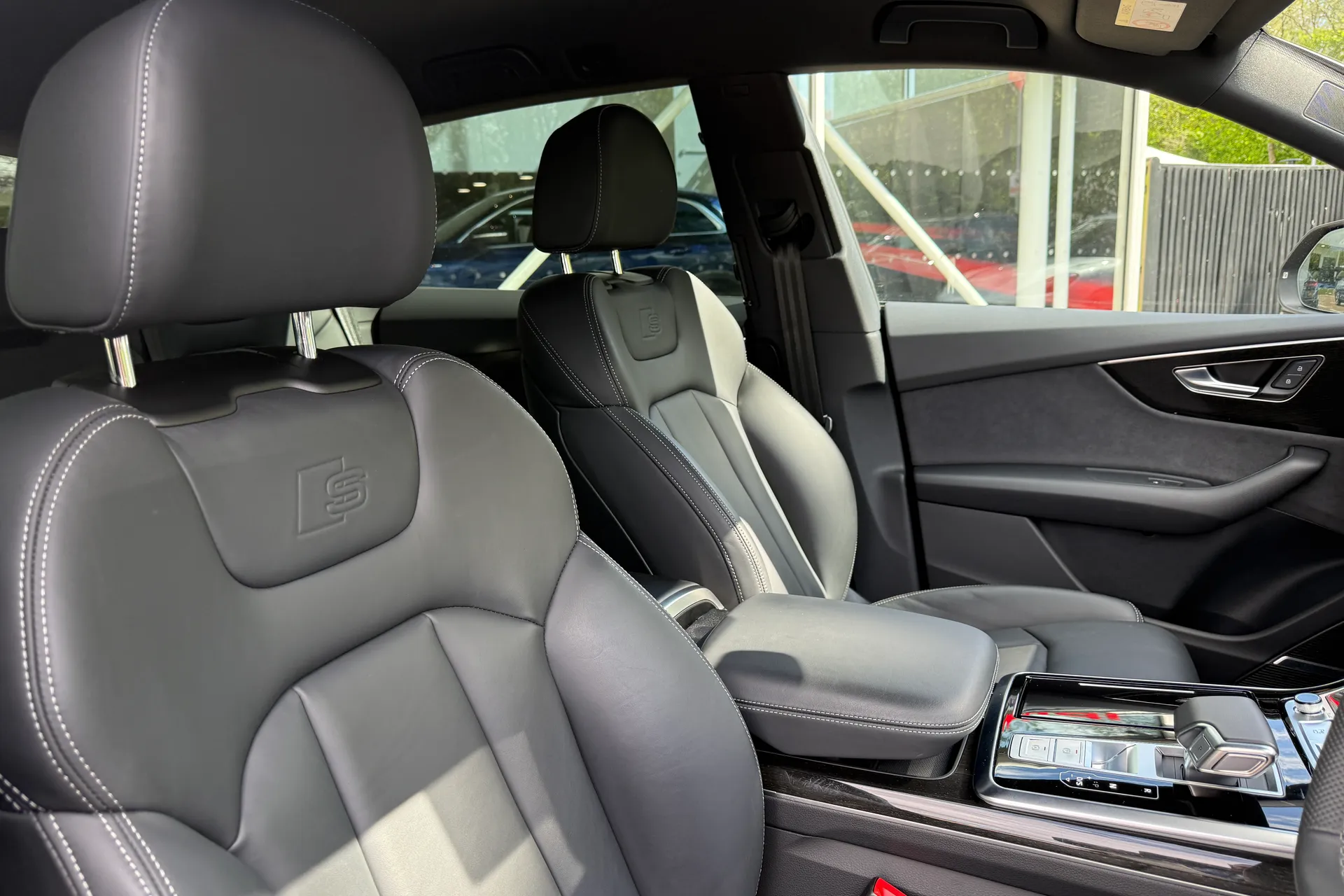 Audi Q8 thumbnail image number 29