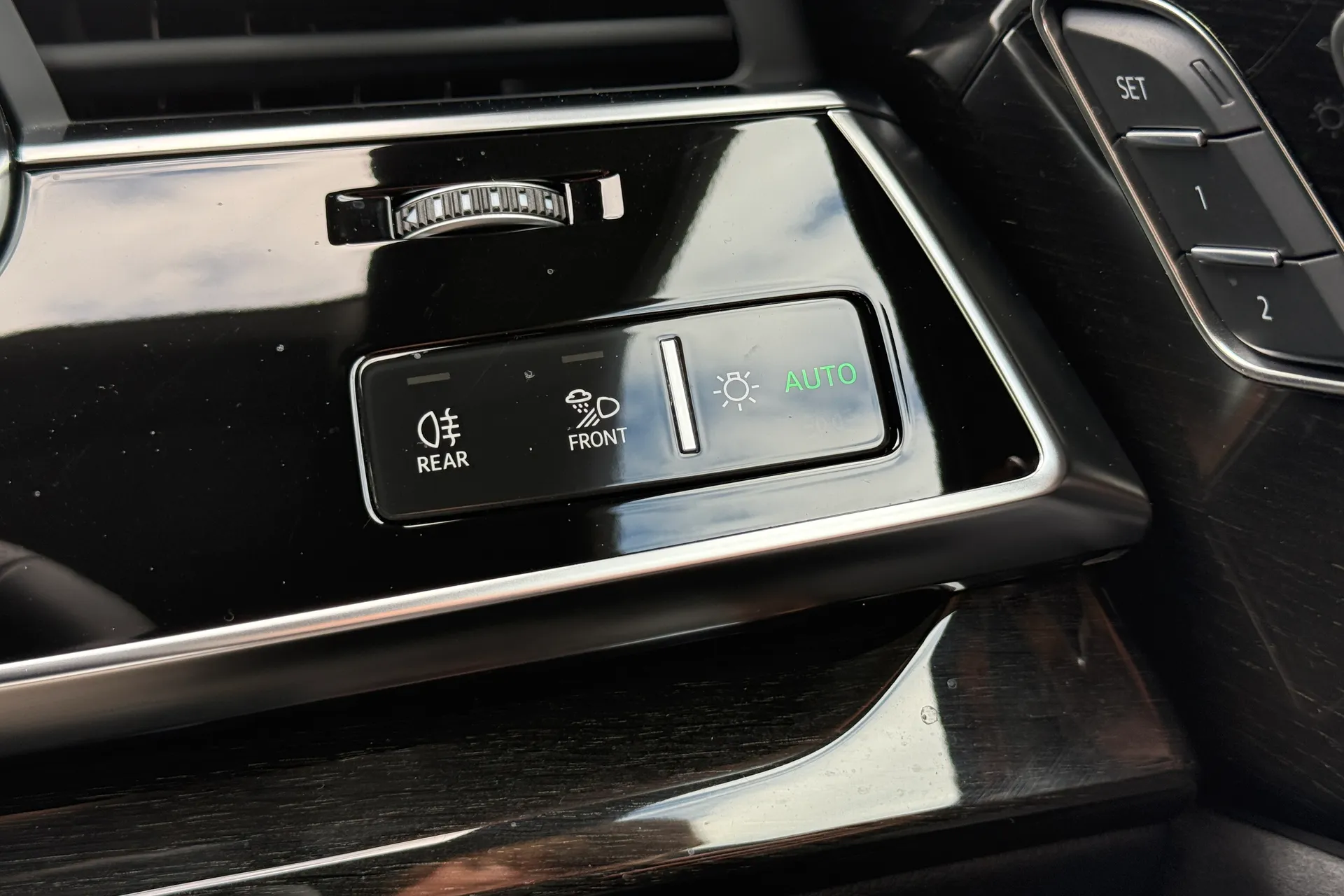 Audi Q8 thumbnail image number 19