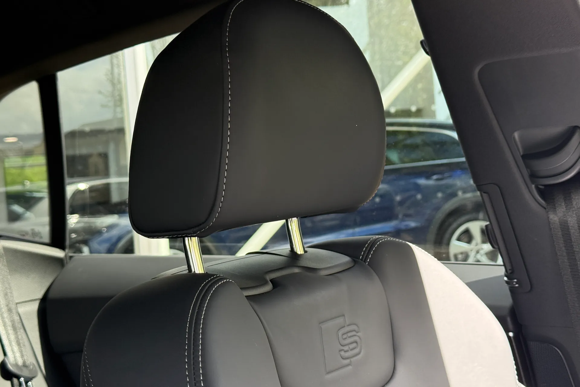 Audi Q8 thumbnail image number 26