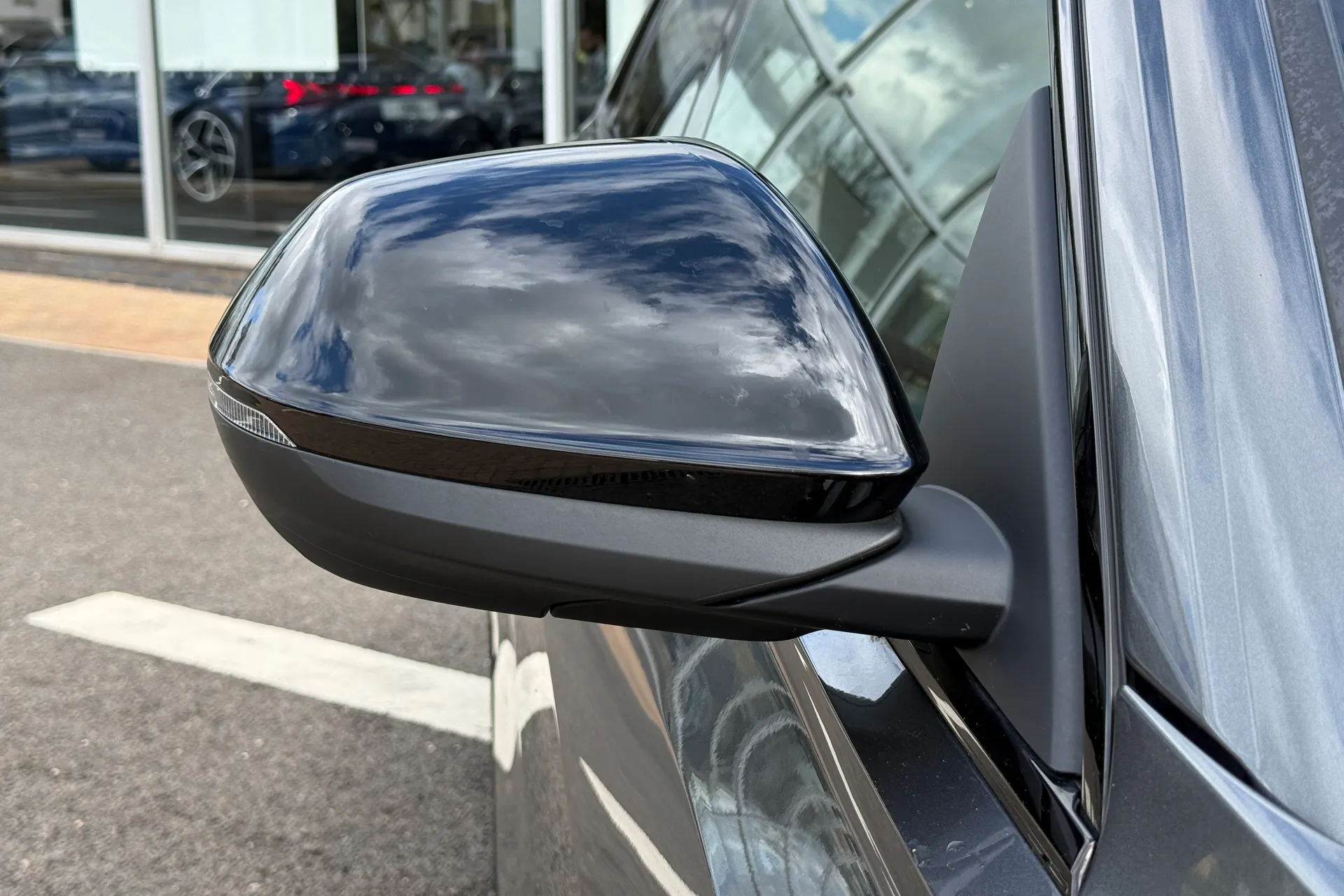 Audi Q8 thumbnail image number 9